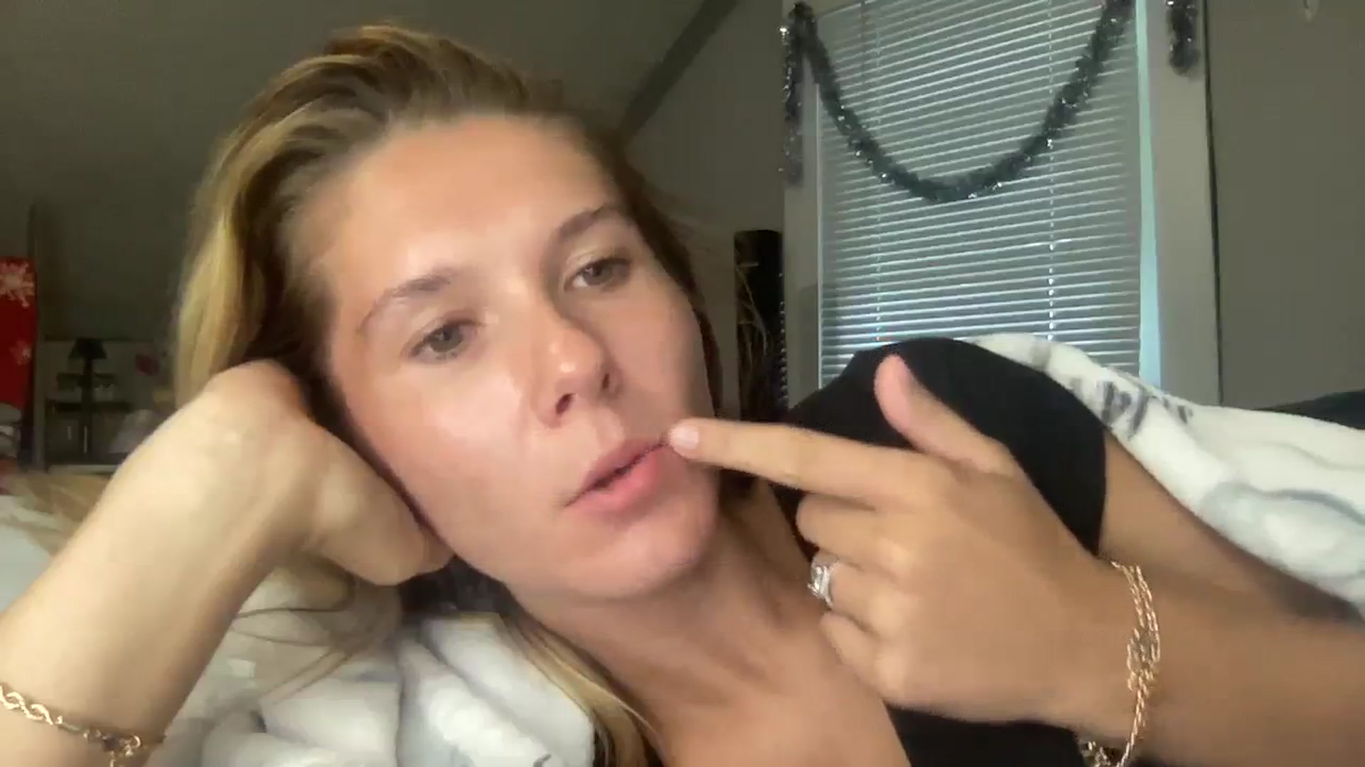 Gallery image thumbnail from ZRae420's myfreecams stream on, 09/07/2023, 17:21 image 14 of 20