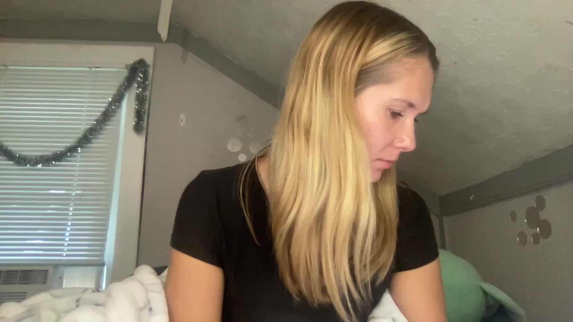 Gallery image thumbnail from ZRae420's myfreecams stream on, 09/07/2023, 17:21 image 8 of 20