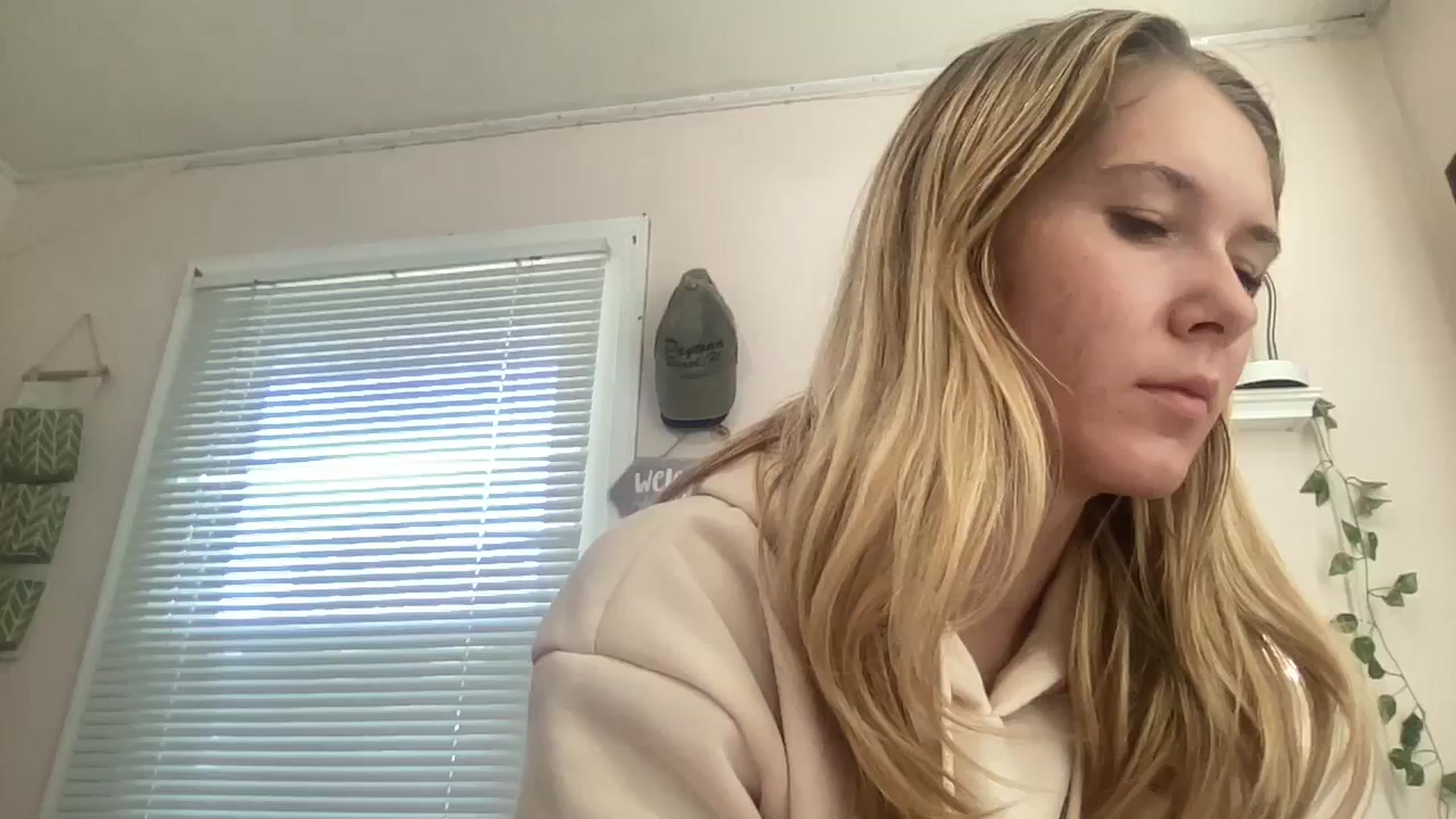 Gallery image thumbnail from ZRae420's myfreecams stream on, 09/11/2023, 13:59 image 9 of 20
