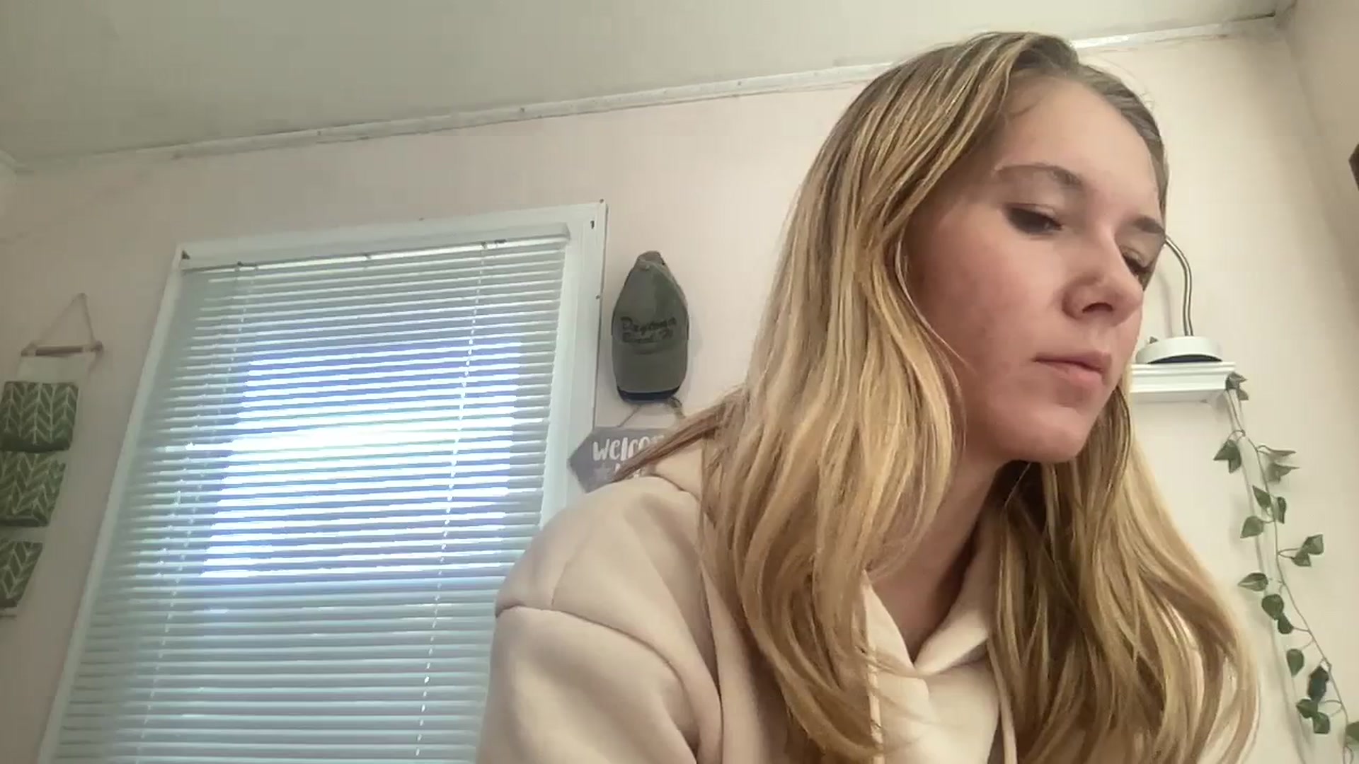 Gallery image thumbnail from ZRae420's myfreecams stream on, 09/11/2023, 13:59 image 10 of 20