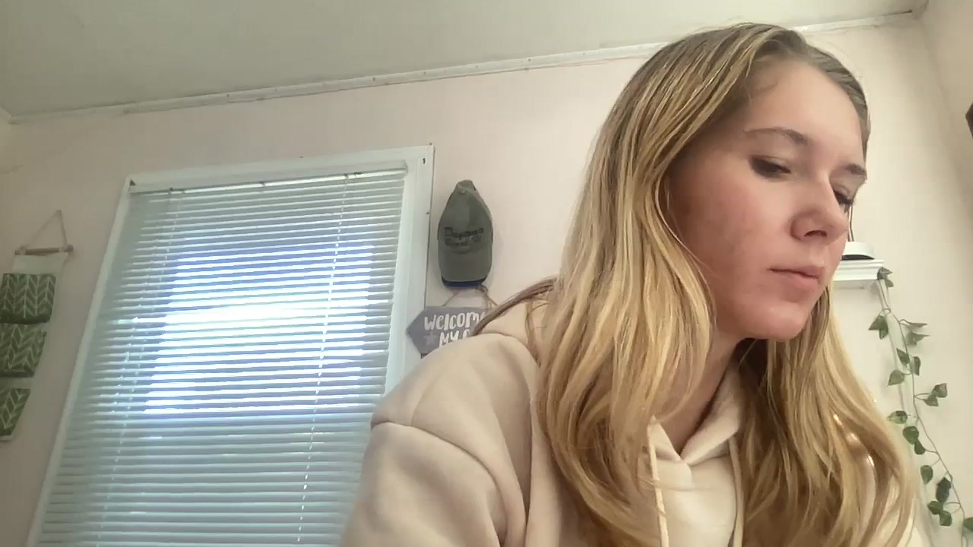 Gallery image thumbnail from ZRae420's myfreecams stream on, 09/11/2023, 13:59 image 5 of 20