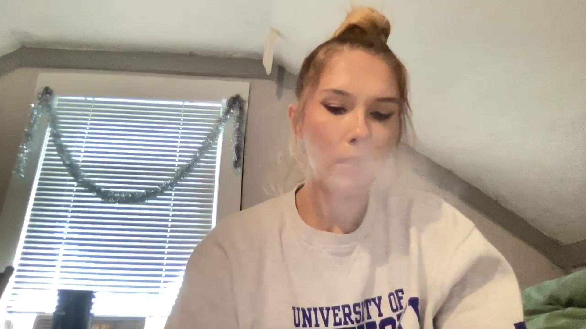 Gallery image thumbnail from ZRae420's myfreecams stream on, 09/19/2023, 14:09 image 6 of 20