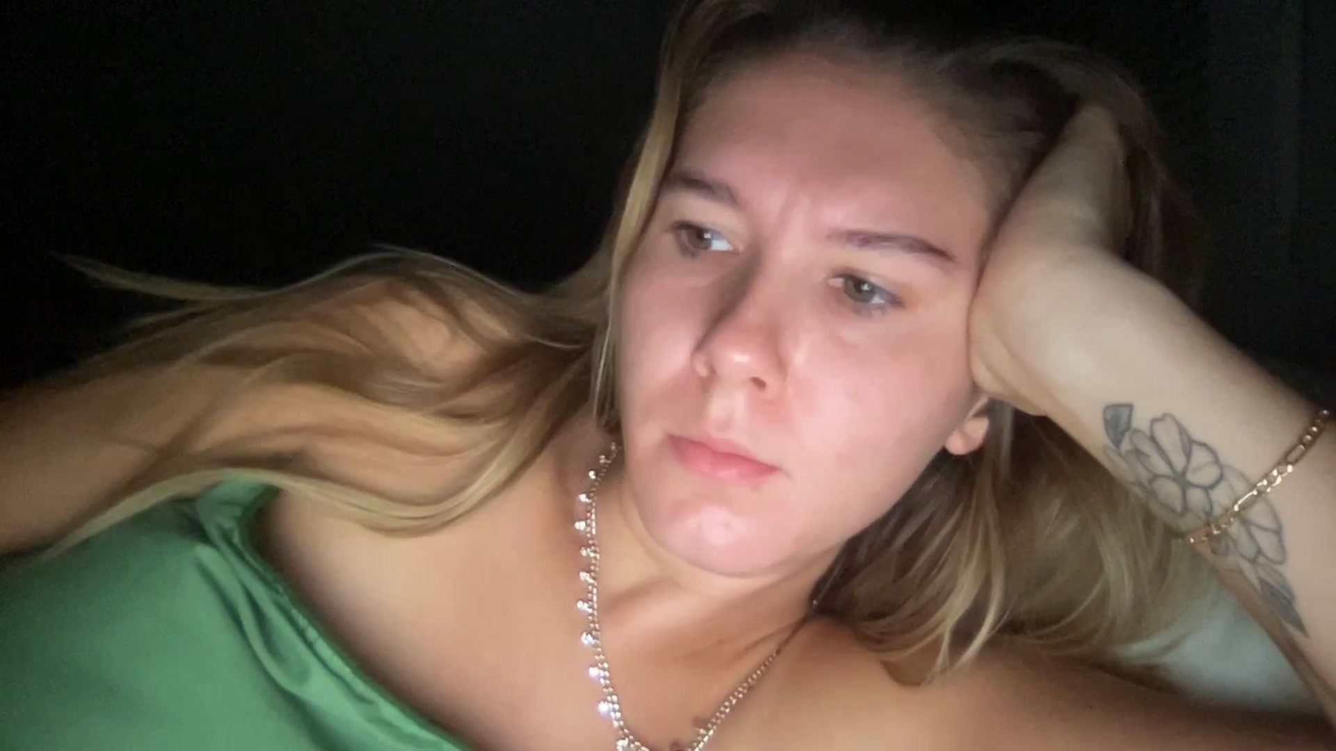 Gallery image thumbnail from ZRae420's myfreecams stream on, 10/05/2023, 08:35 image 8 of 20