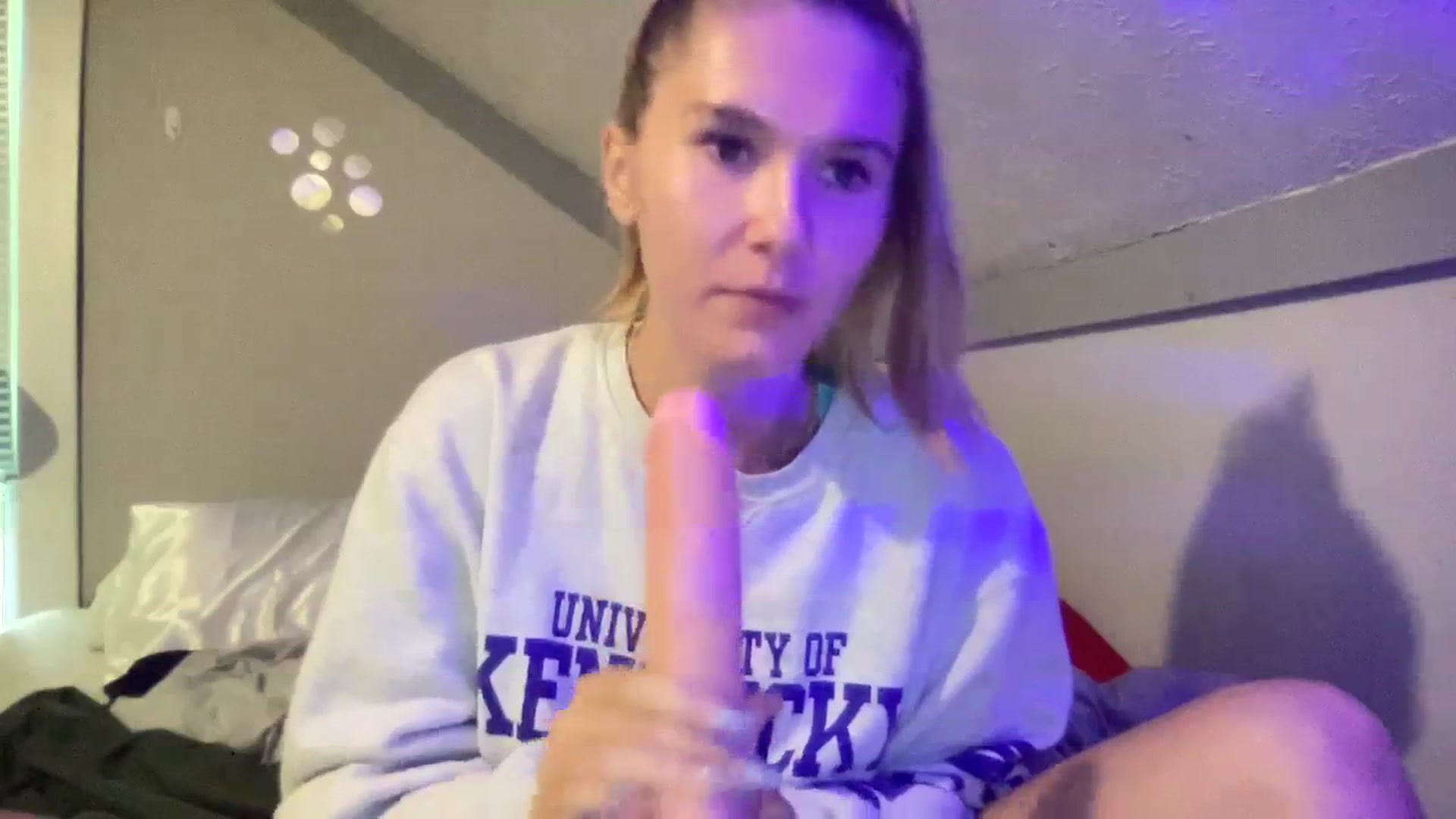 Gallery image thumbnail from ZRae420's myfreecams stream on, 10/05/2023, 14:30 image 12 of 20