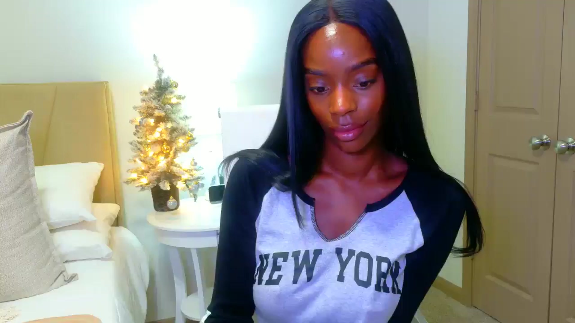 Gallery image thumbnail from Zadira's myfreecams stream on, 12/12/2024, 09:19 image 11 of 20