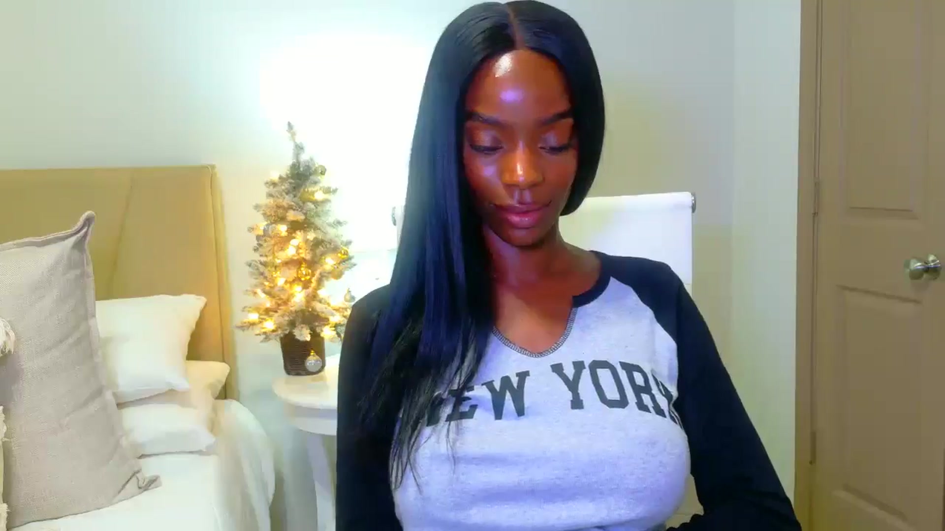 Gallery image thumbnail from Zadira's myfreecams stream on, 12/12/2024, 10:14 image 16 of 20