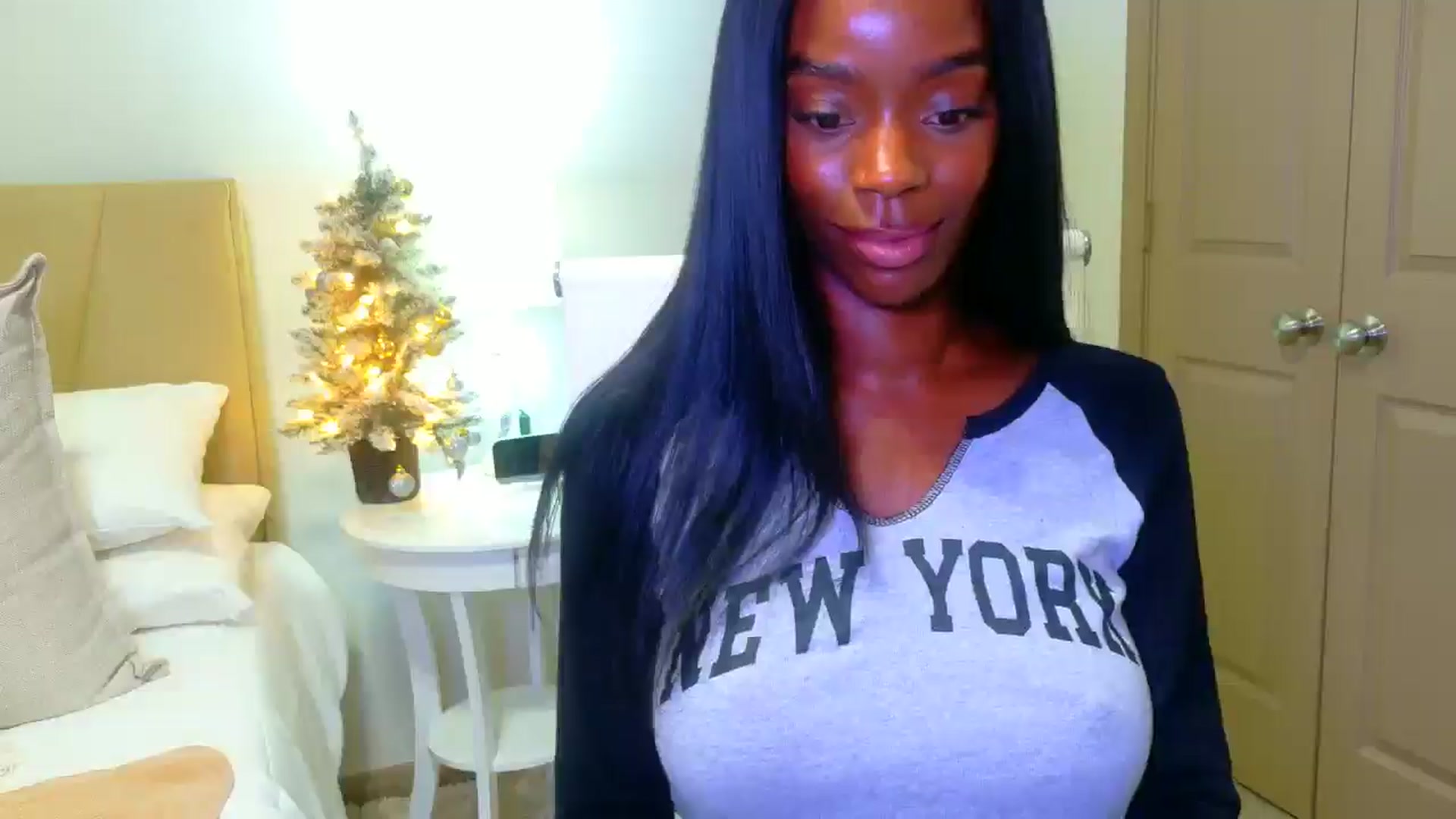 Gallery image thumbnail from Zadira's myfreecams stream on, 12/12/2024, 11:30 image 2 of 20