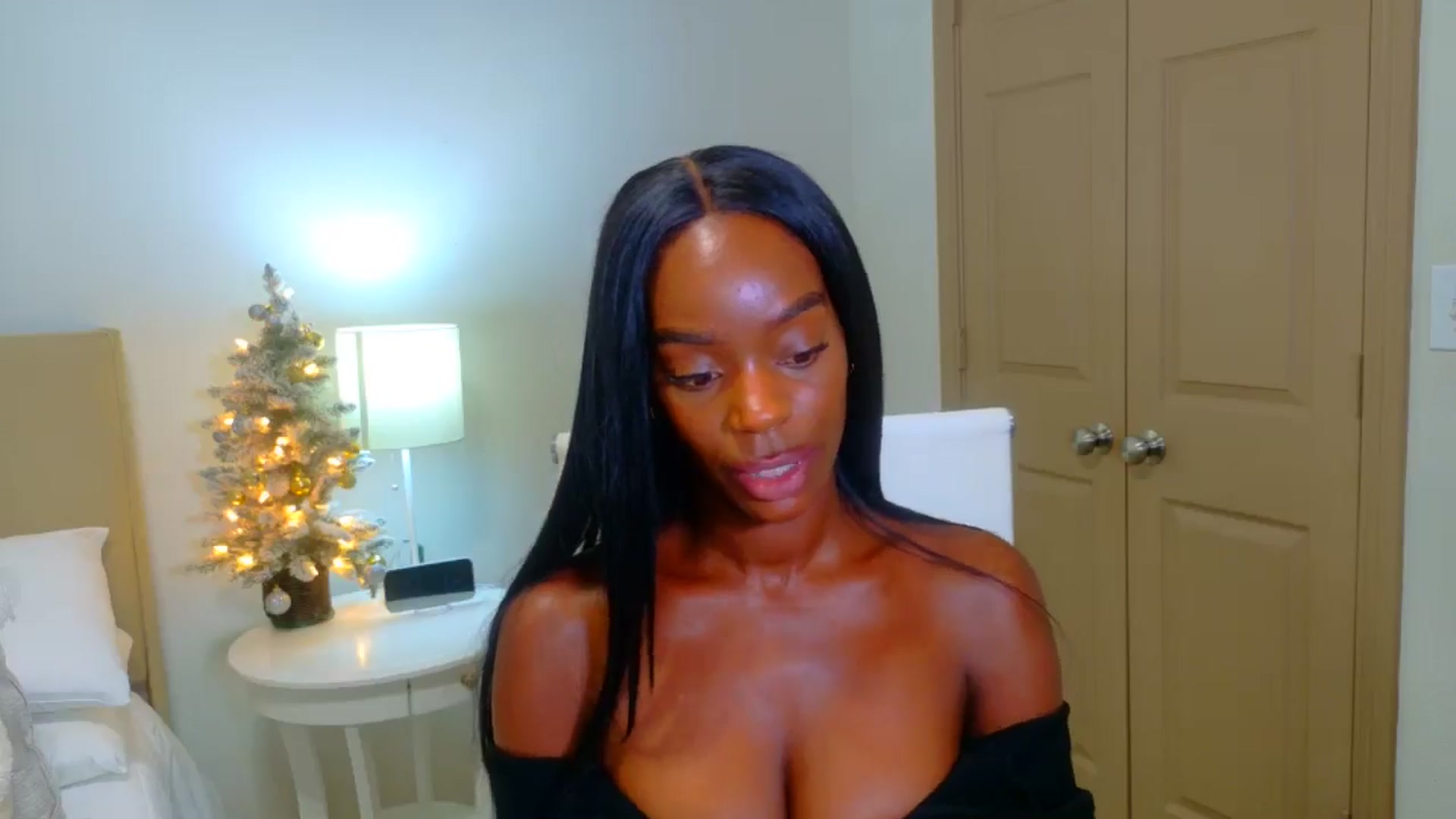Gallery image thumbnail from Zadira's myfreecams stream on, 12/21/2024, 10:12 image 6 of 20