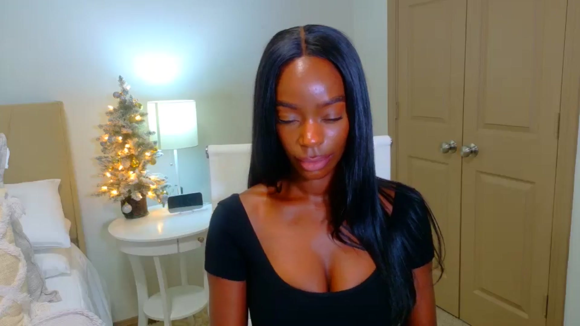 Gallery image thumbnail from Zadira's myfreecams stream on, 12/21/2024, 10:12 image 17 of 20