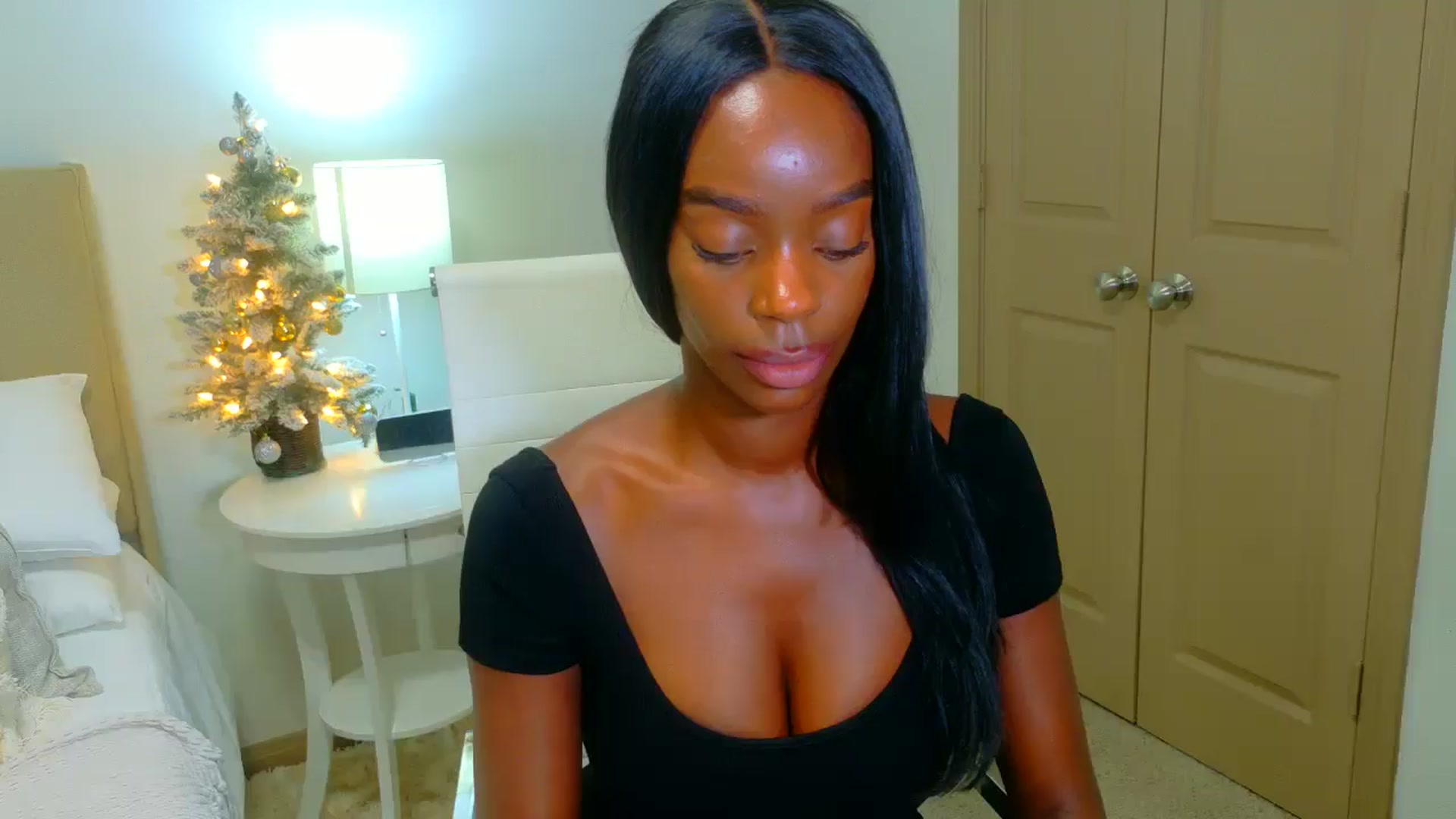 Gallery image thumbnail from Zadira's myfreecams stream on, 12/21/2024, 10:12 image 14 of 20