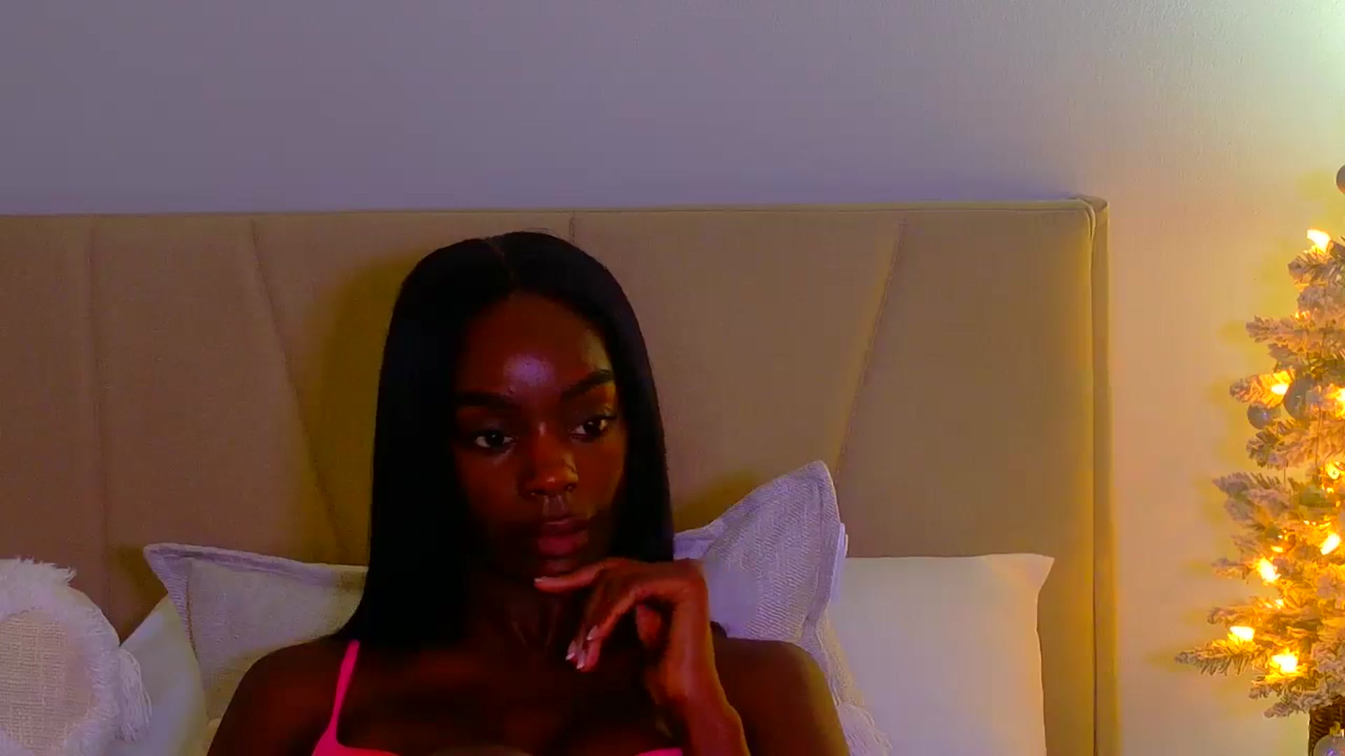 Gallery image thumbnail from Zadira's myfreecams stream on, 12/21/2024, 13:11 image 17 of 20