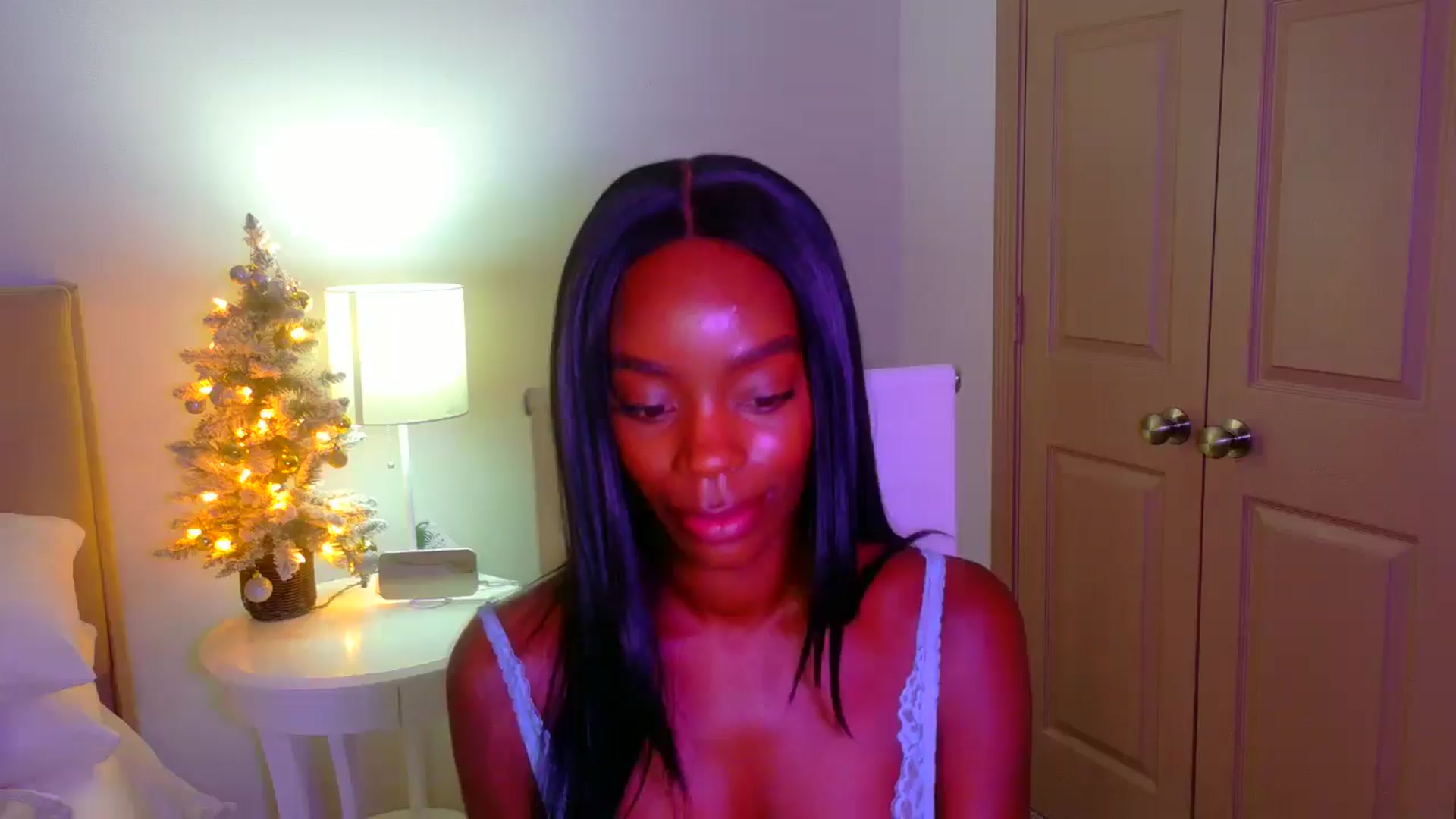 Gallery image thumbnail from Zadira's myfreecams stream on, 12/28/2024, 13:57 image 14 of 20
