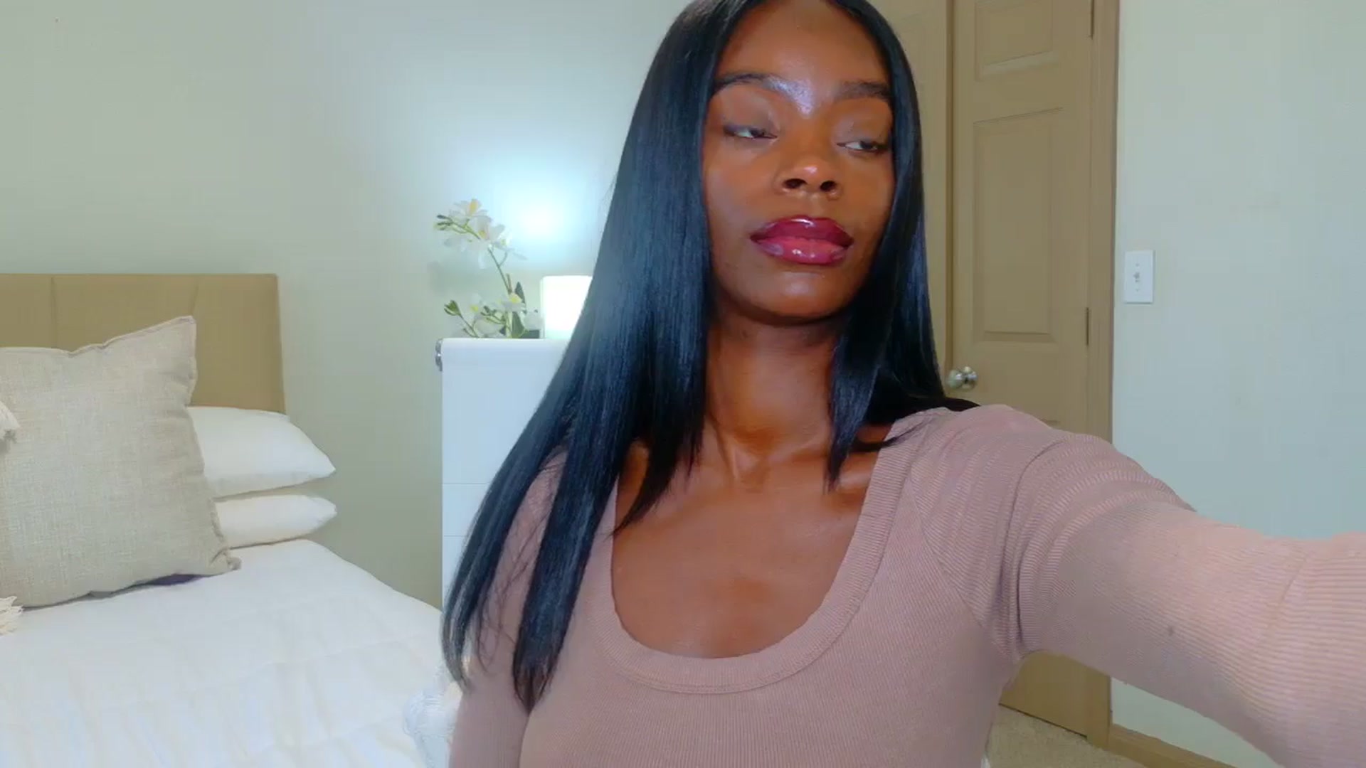 Gallery image thumbnail from Zadira's myfreecams stream on, 01/17/2025, 14:50 image 9 of 20
