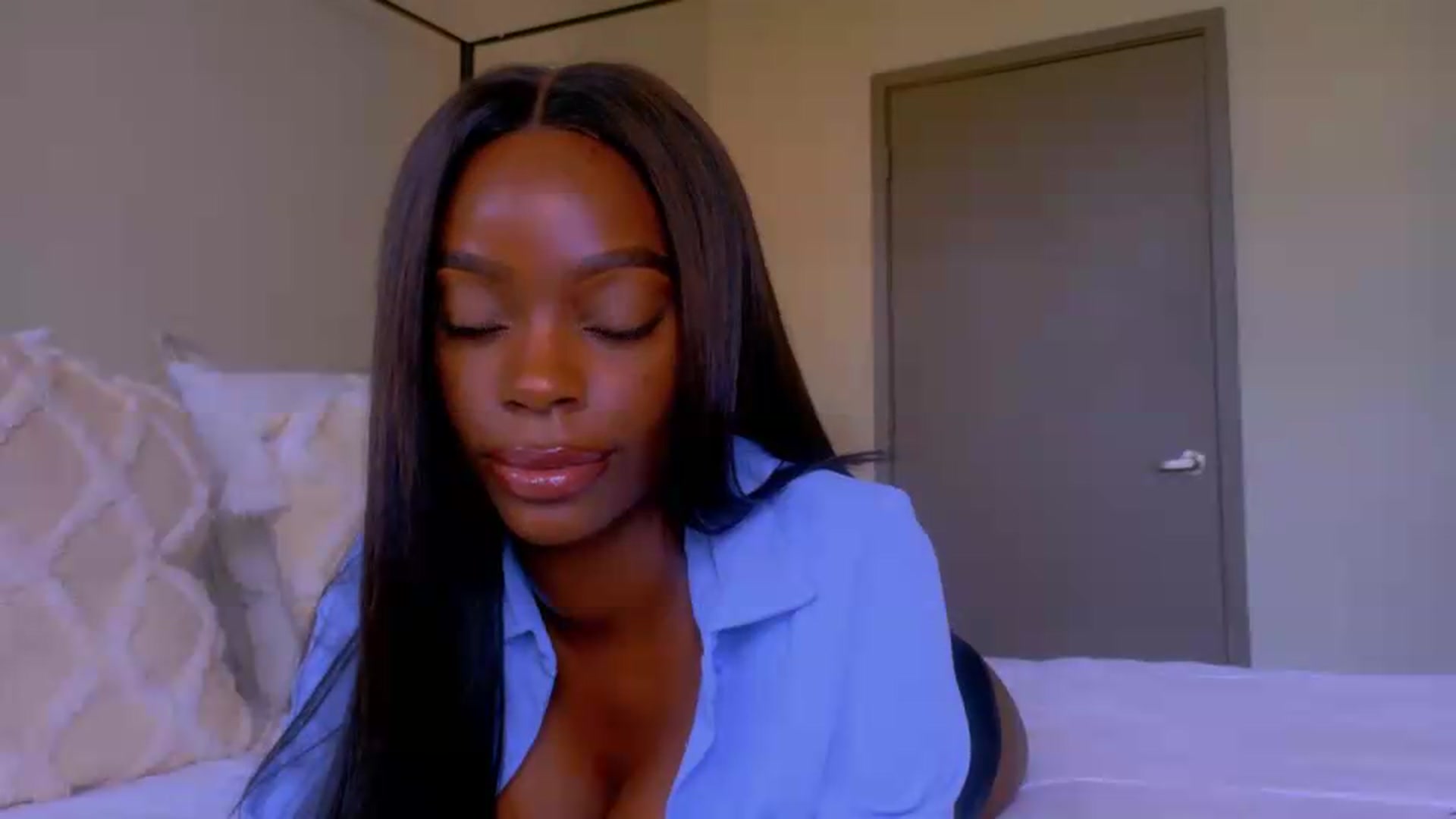 Gallery image thumbnail from Zadira's myfreecams stream on, 06/11/2026, 21:27 image 2 of 20