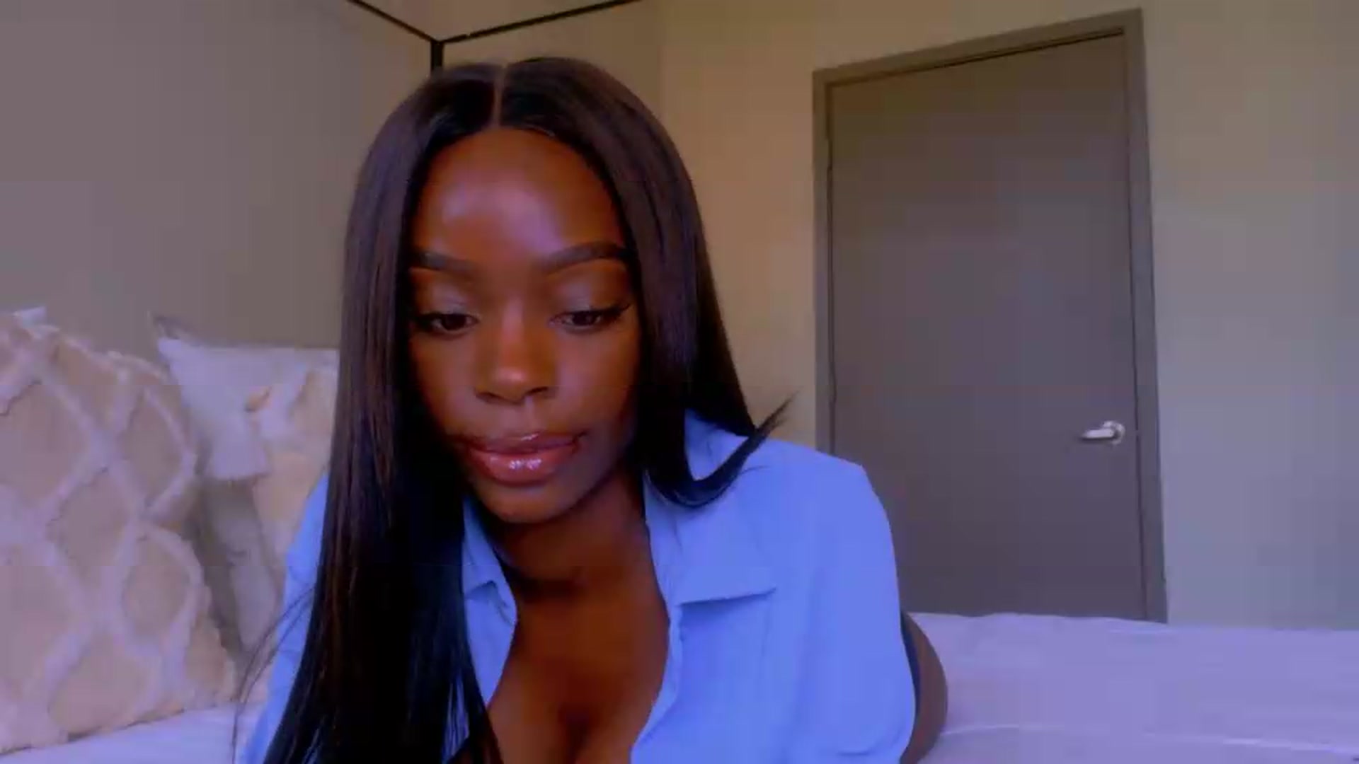 Gallery image thumbnail from Zadira's myfreecams stream on, 06/11/2026, 21:27 image 3 of 20
