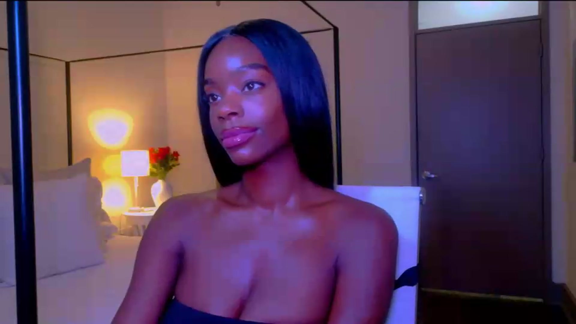 Gallery image thumbnail from Zadira's myfreecams stream on, 06/19/2026, 04:42 image 16 of 20