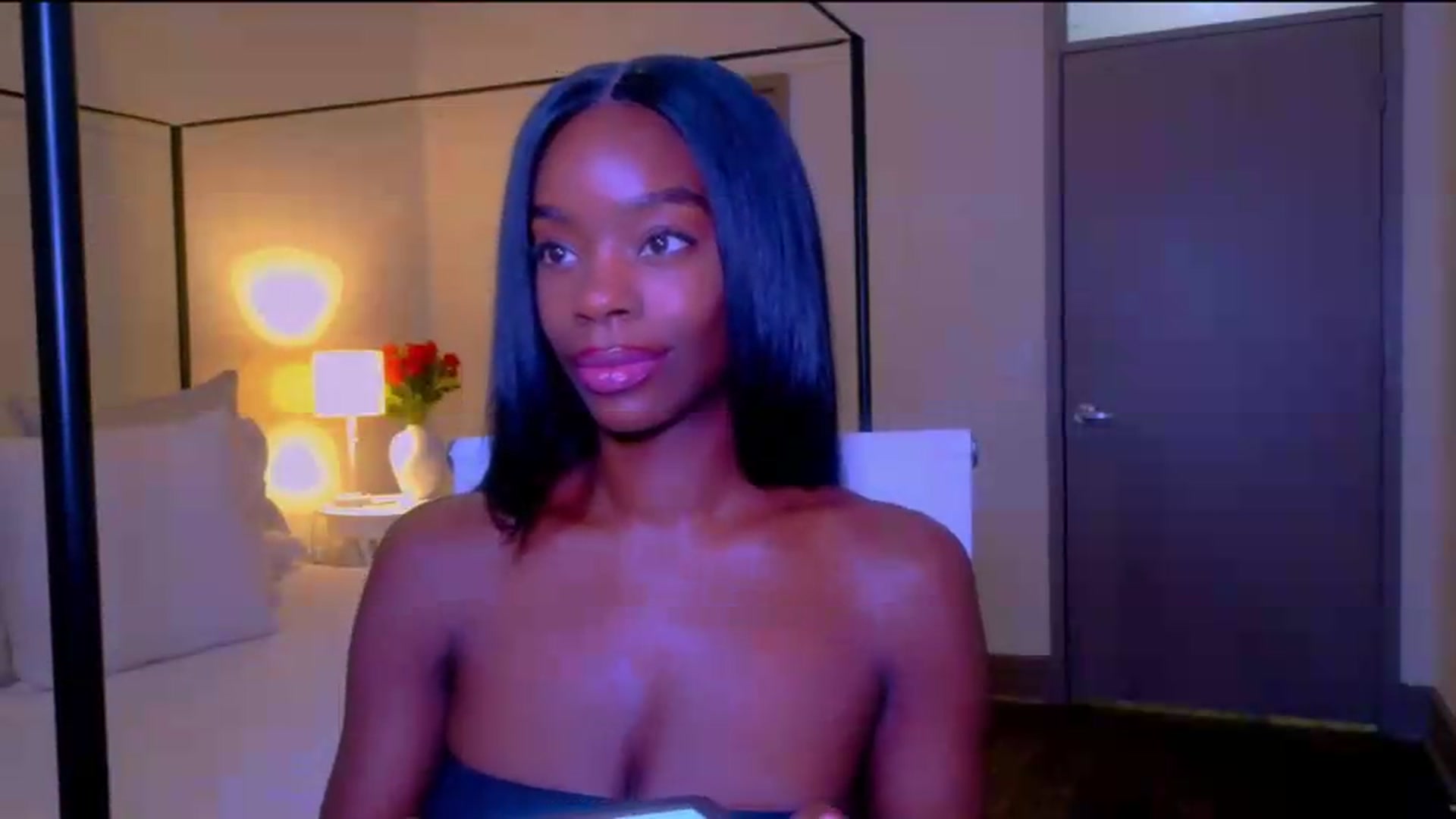 Gallery image thumbnail from Zadira's myfreecams stream on, 06/19/2026, 04:42 image 7 of 20