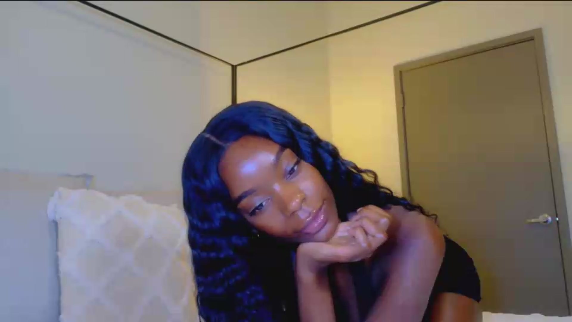 Gallery image thumbnail from Zadira's myfreecams stream on, 07/07/2026, 24:58 image 17 of 20