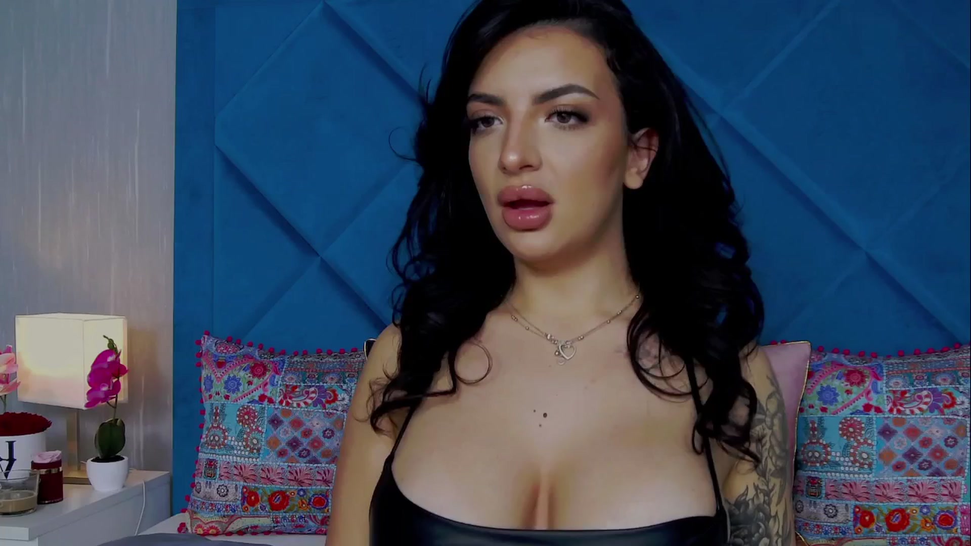Gallery image thumbnail from Zahra_S's myfreecams stream on, 07/27/2025, 21:40 image 6 of 20