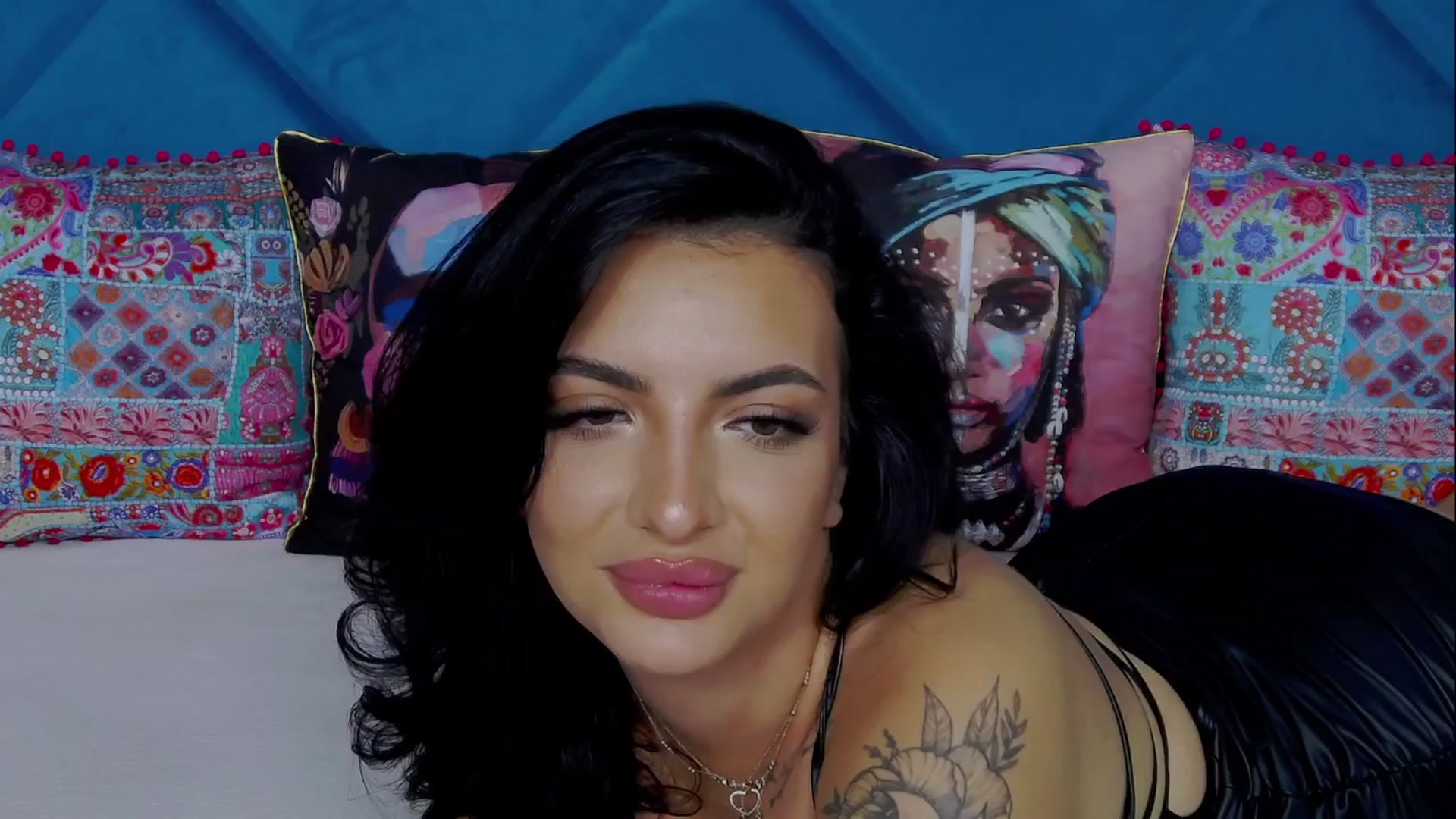 Gallery image thumbnail from Zahra_S's myfreecams stream on, 07/27/2025, 23:23 image 7 of 20