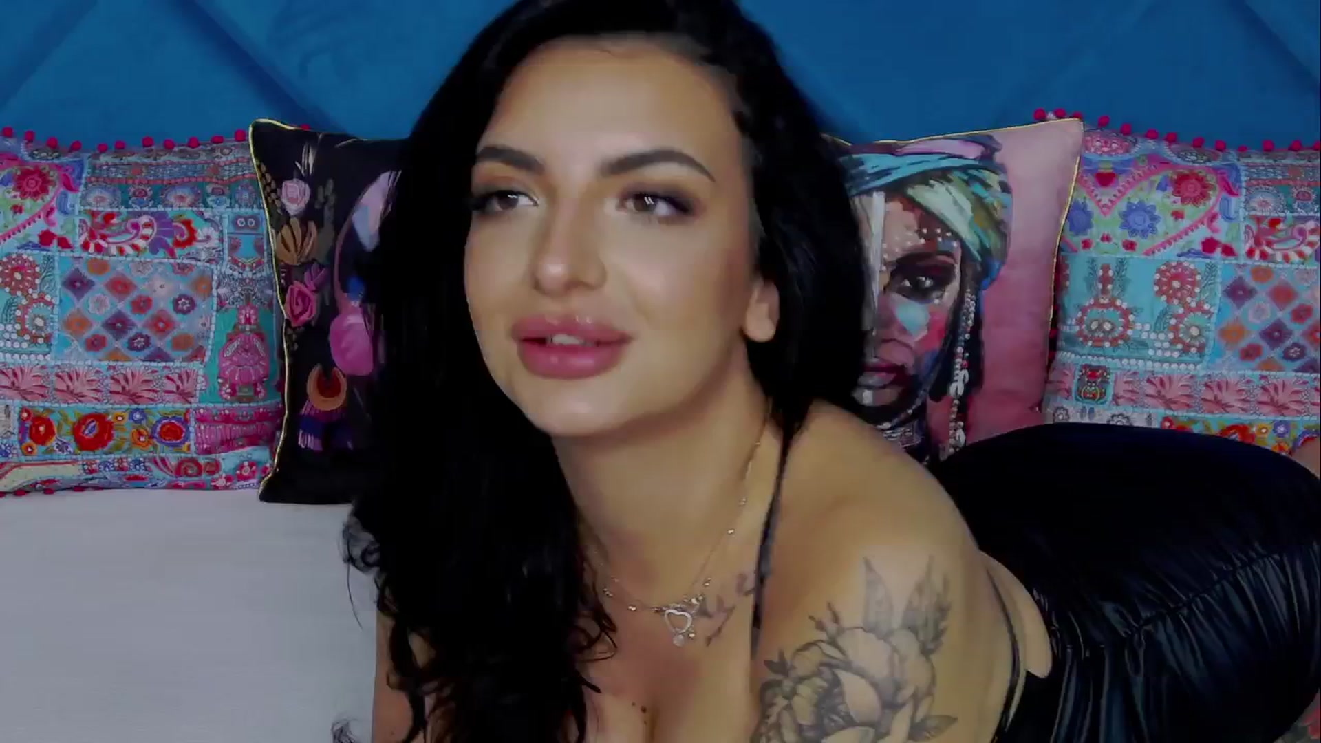 Gallery image thumbnail from Zahra_S's myfreecams stream on, 07/27/2025, 23:23 image 6 of 20