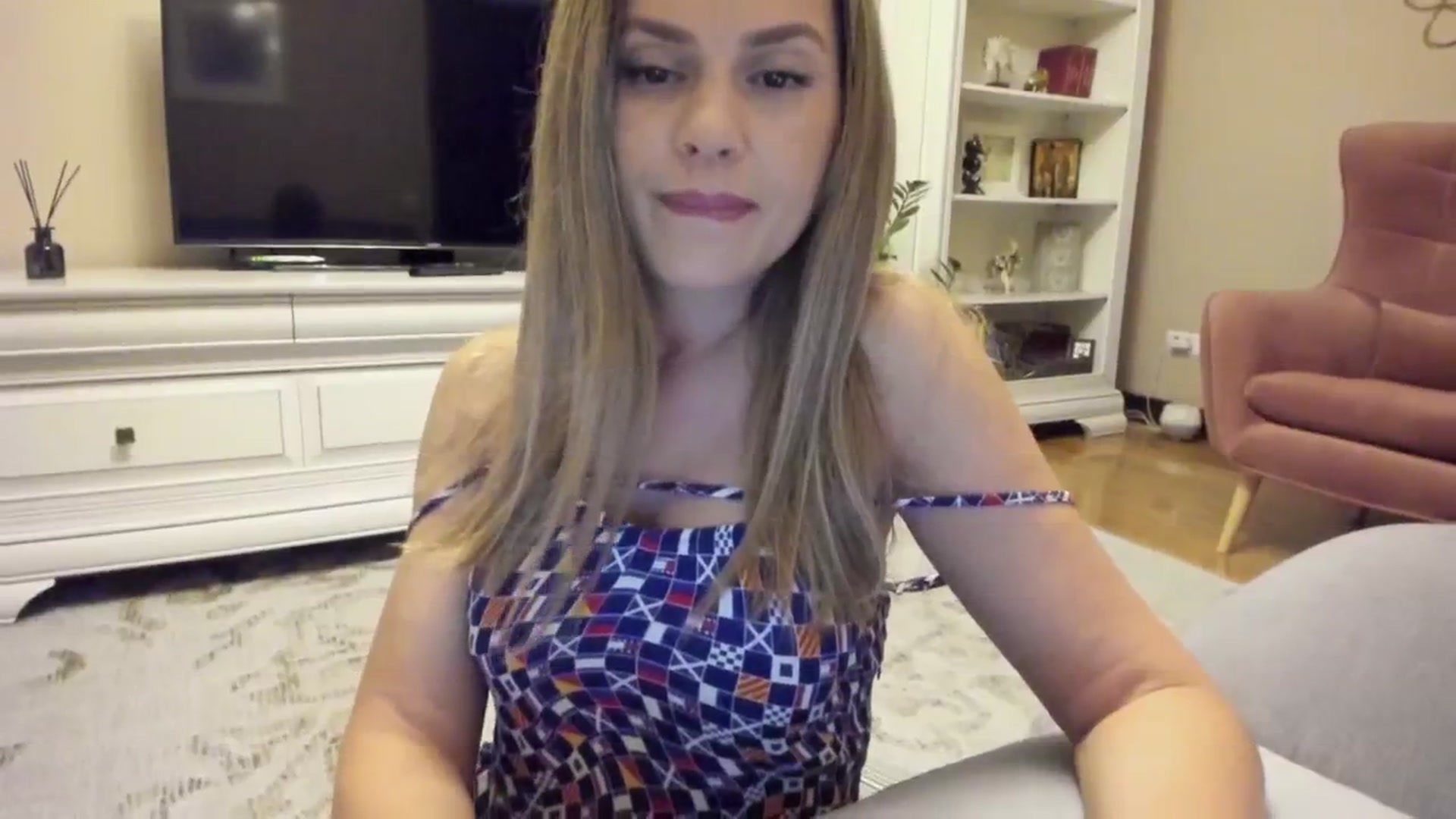 Gallery image thumbnail from Zamioculcas's myfreecams stream on, 06/13/2024, 21:52 image 19 of 20