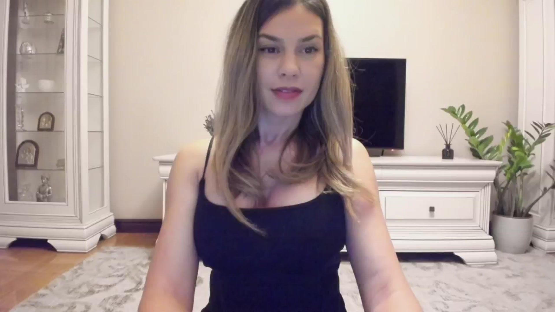 Gallery image thumbnail from Zamioculcas's myfreecams stream on, 06/24/2024, 02:17 image 11 of 20