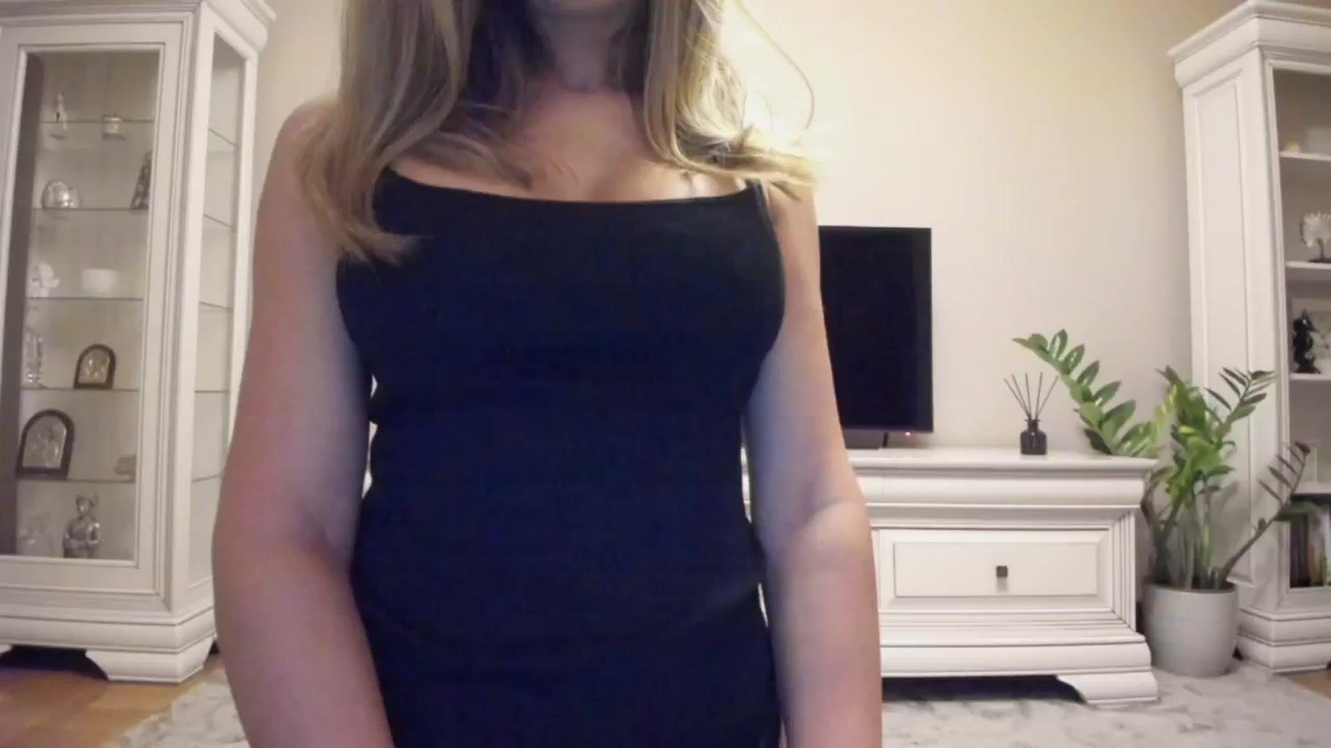 Gallery image thumbnail from Zamioculcas's myfreecams stream on, 06/24/2024, 02:17 image 18 of 20