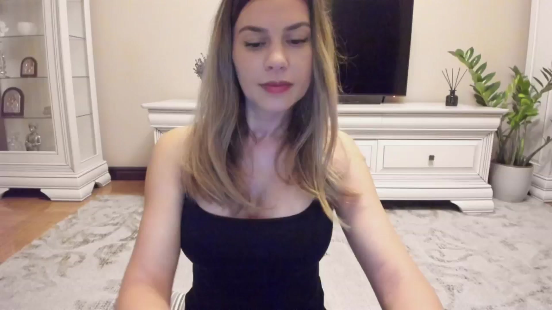 Gallery image thumbnail from Zamioculcas's myfreecams stream on, 06/24/2024, 02:17 image 14 of 20