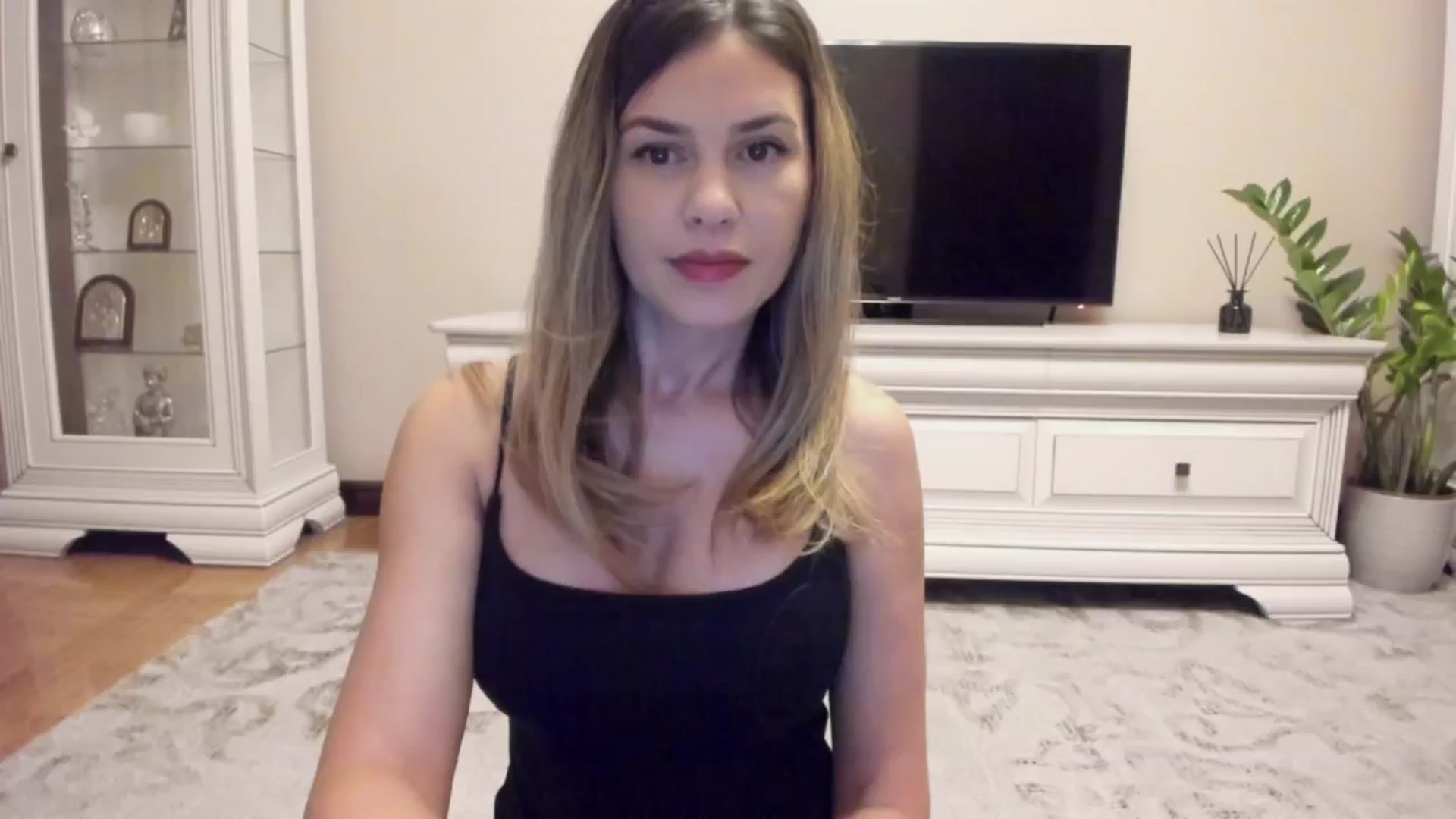 Gallery image thumbnail from Zamioculcas's myfreecams stream on, 06/24/2024, 02:17 image 1 of 20