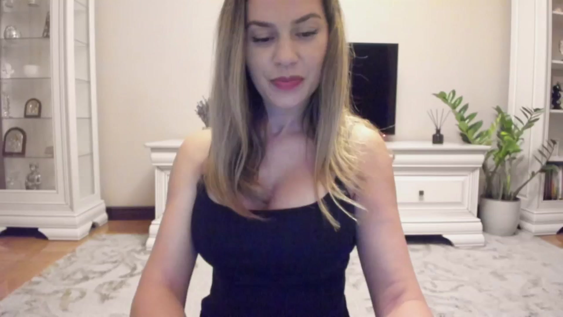 Gallery image thumbnail from Zamioculcas's myfreecams stream on, 06/24/2024, 02:17 image 19 of 20