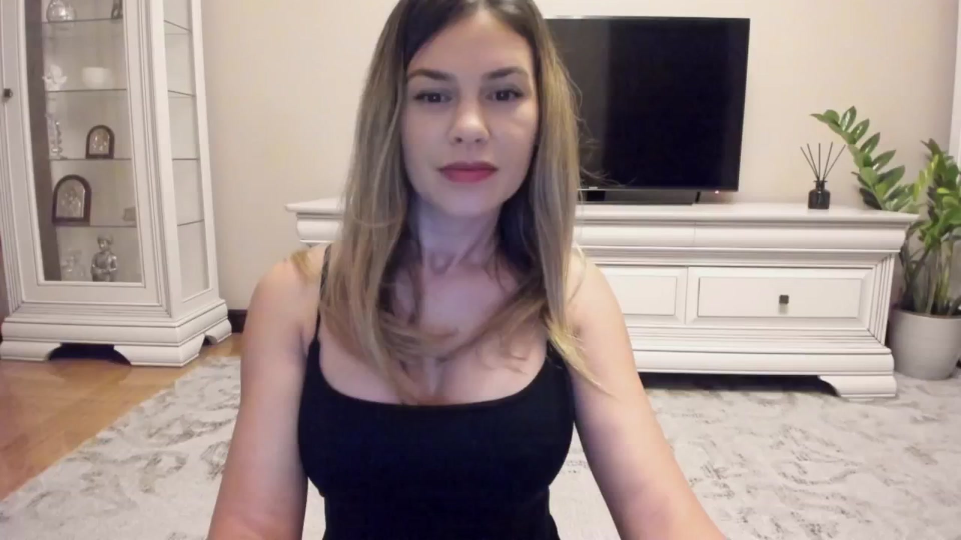 Gallery image thumbnail from Zamioculcas's myfreecams stream on, 06/24/2024, 02:17 image 7 of 20