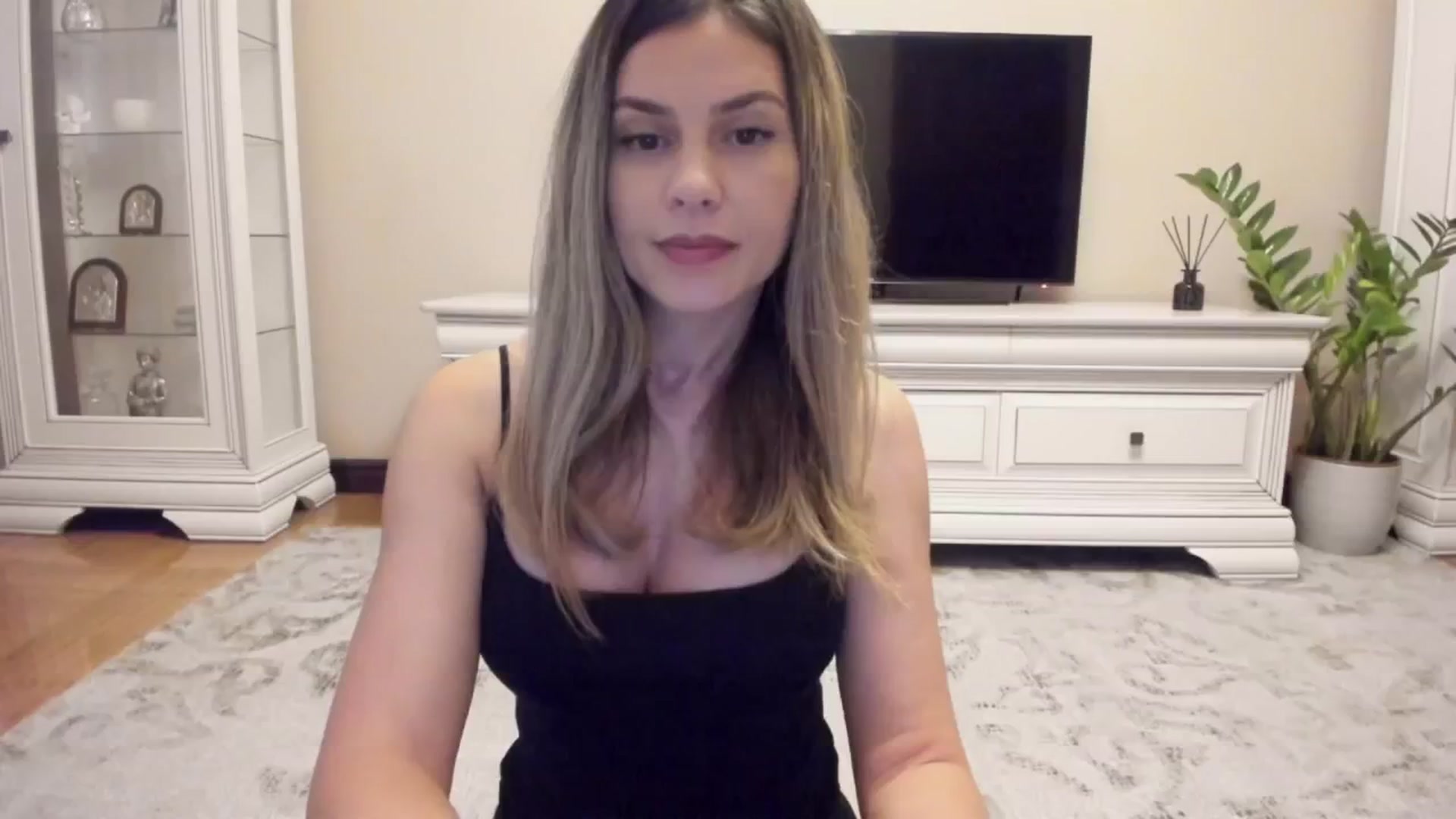 Gallery image thumbnail from Zamioculcas's myfreecams stream on, 06/24/2024, 03:45 image 11 of 20