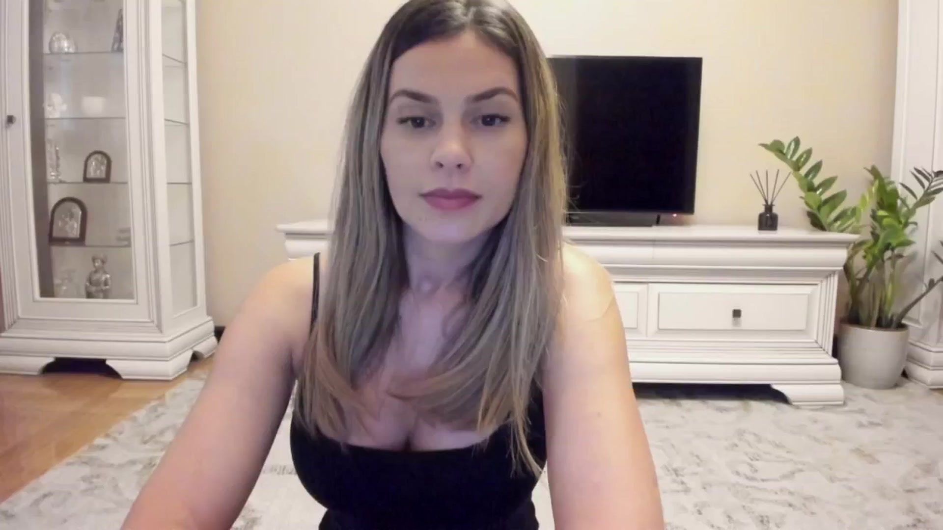 Gallery image thumbnail from Zamioculcas's myfreecams stream on, 06/24/2024, 03:45 image 7 of 20