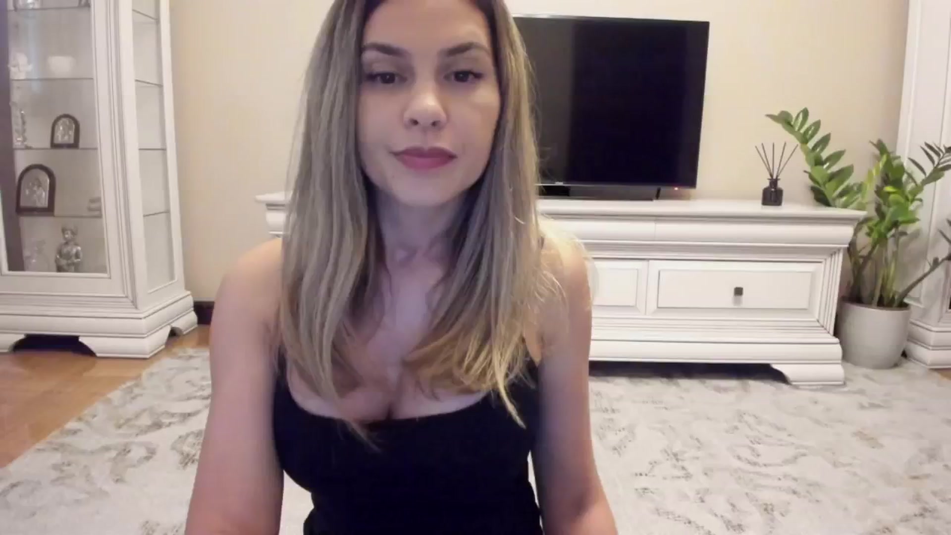 Gallery image thumbnail from Zamioculcas's myfreecams stream on, 06/24/2024, 03:45 image 6 of 20