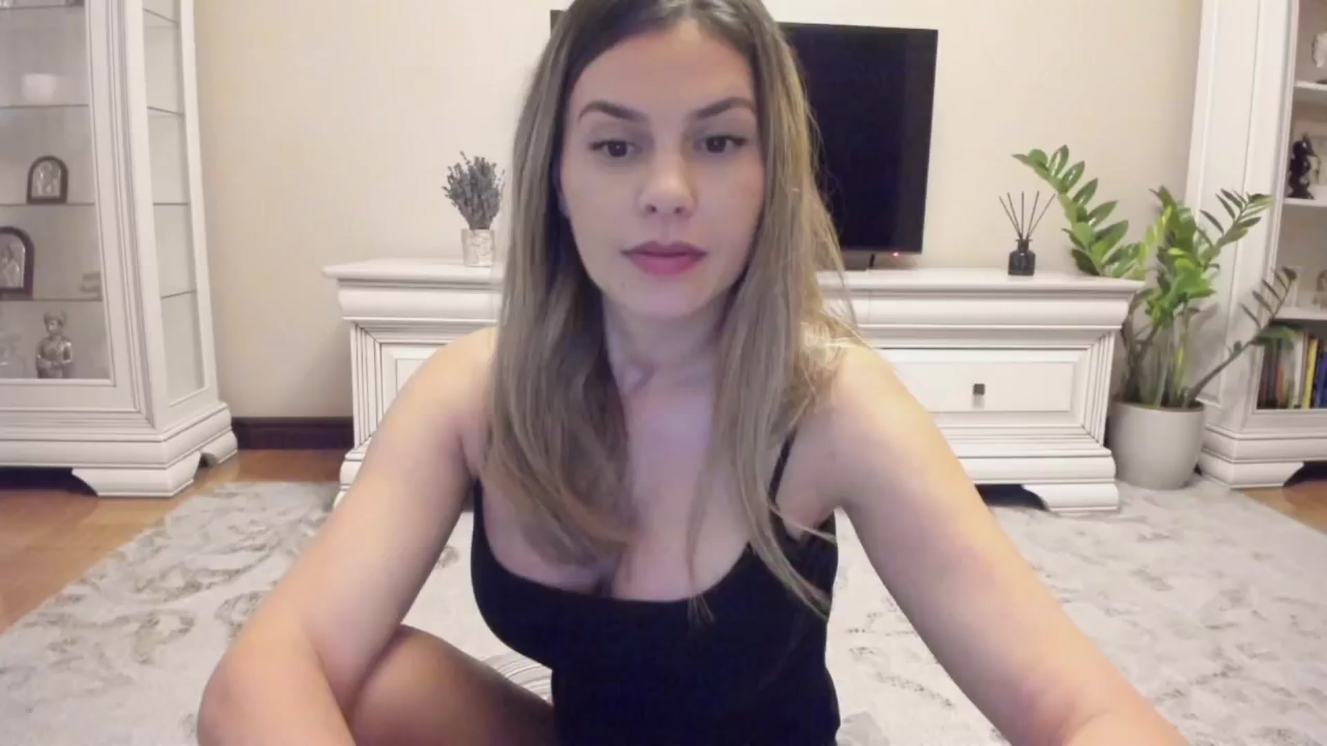 Gallery image thumbnail from Zamioculcas's myfreecams stream on, 06/24/2024, 03:45 image 14 of 20