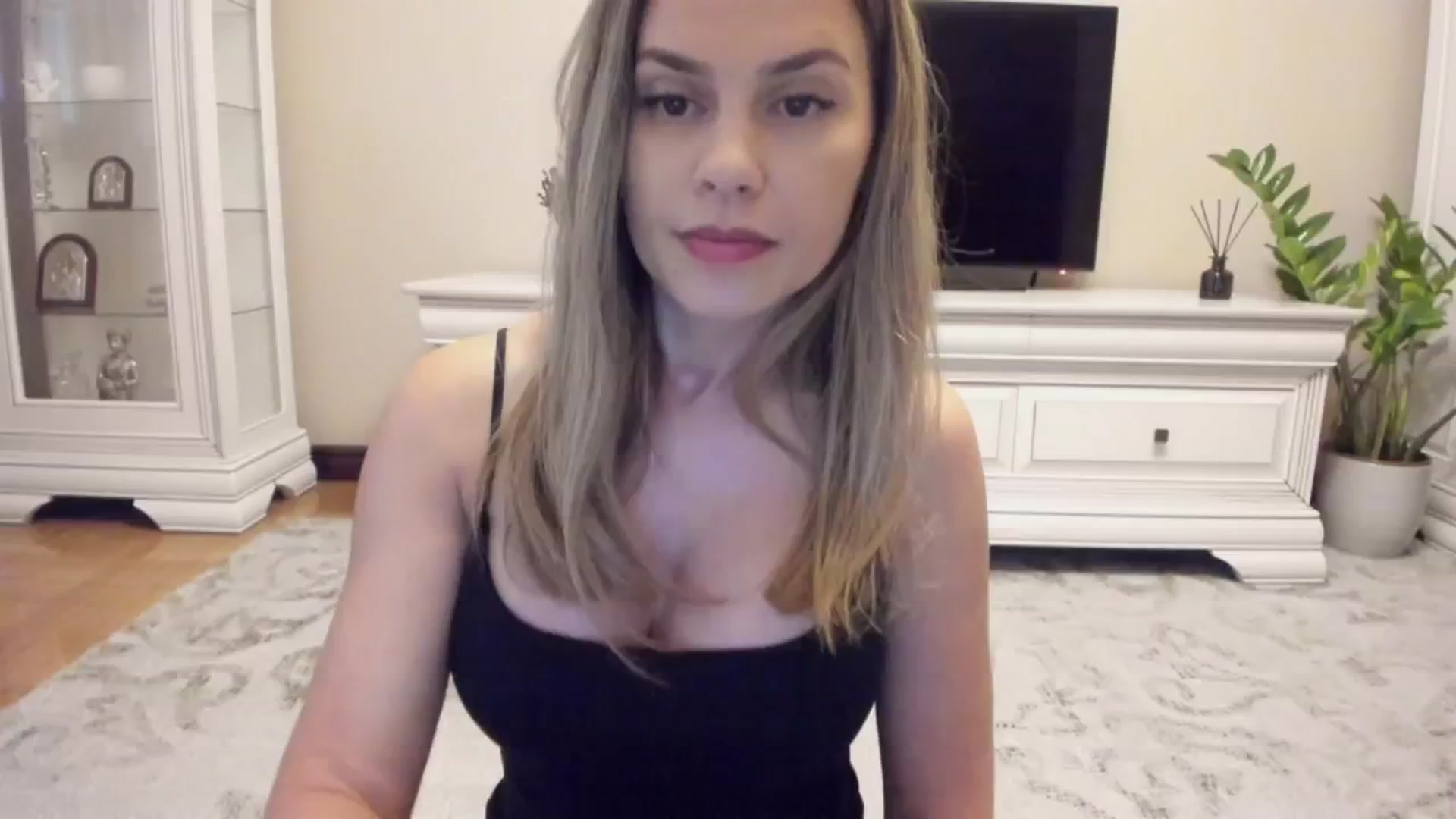 Gallery image thumbnail from Zamioculcas's myfreecams stream on, 06/24/2024, 03:45 image 5 of 20