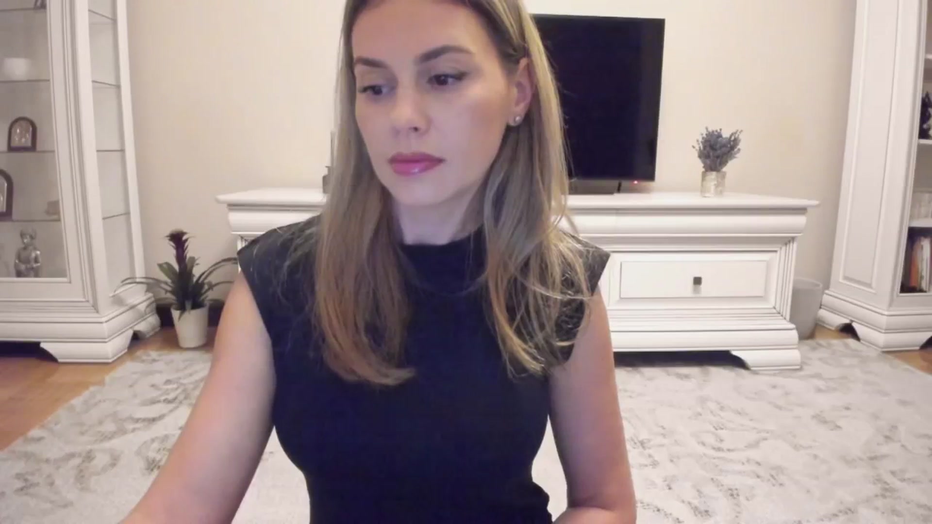 Gallery image thumbnail from Zamioculcas's myfreecams stream on, 07/15/2024, 02:17 image 18 of 20