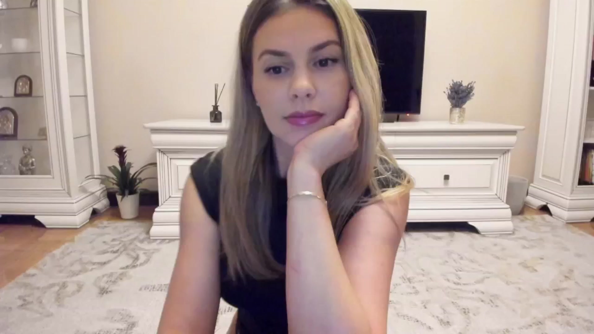 Gallery image thumbnail from Zamioculcas's myfreecams stream on, 07/15/2024, 02:17 image 10 of 20