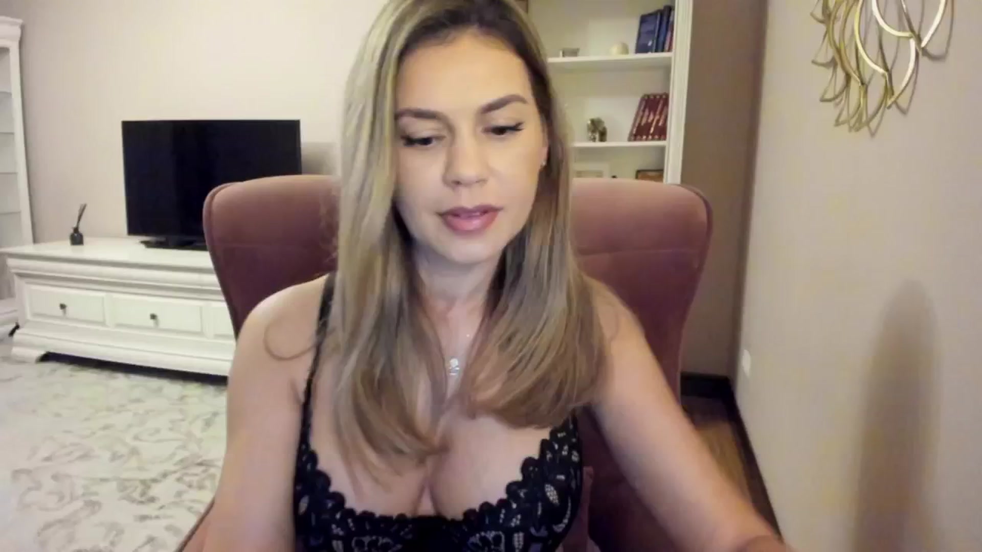 Gallery image thumbnail from Zamioculcas's myfreecams stream on, 07/26/2024, 23:59 image 2 of 20