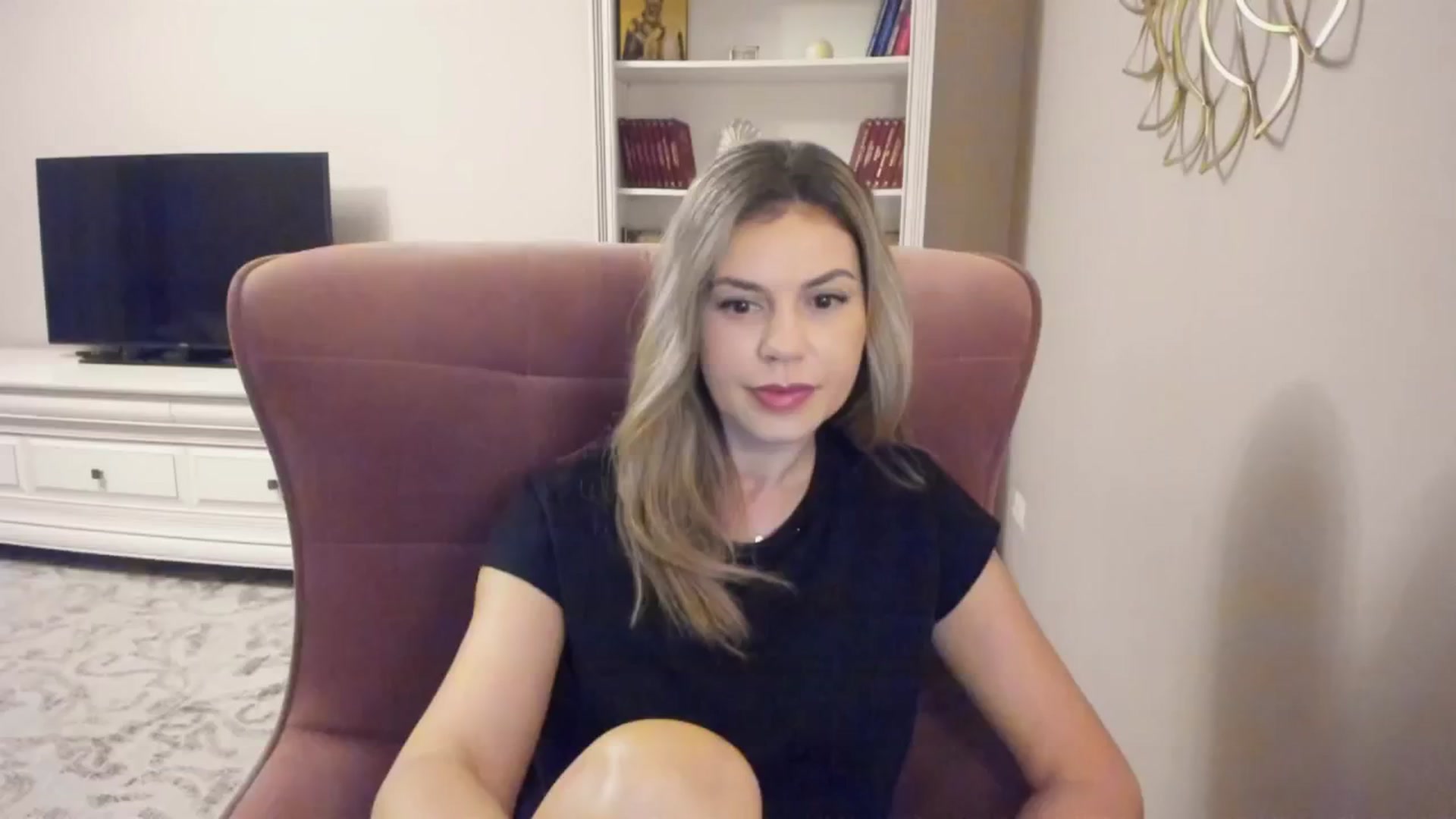 Gallery image thumbnail from Zamioculcas's myfreecams stream on, 07/31/2024, 03:07 image 4 of 20