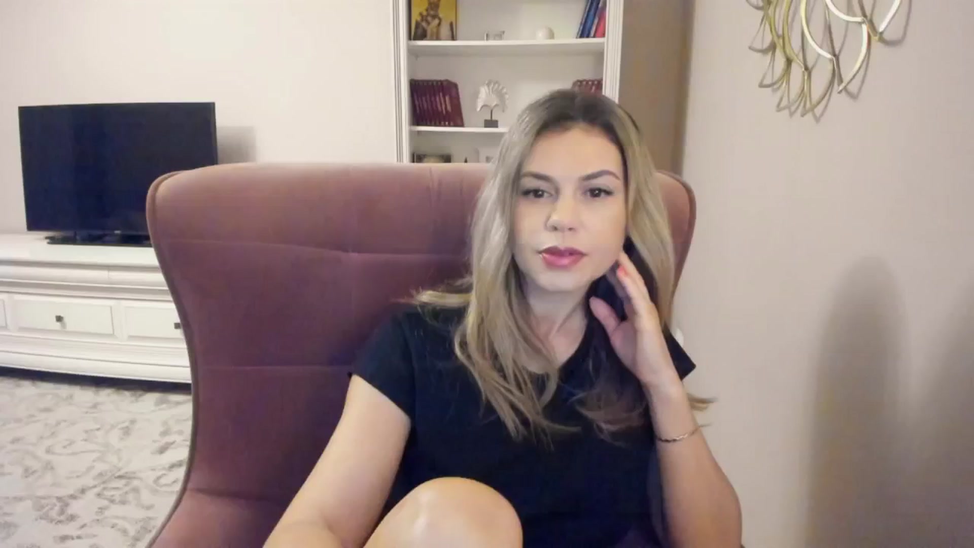 Gallery image thumbnail from Zamioculcas's myfreecams stream on, 07/31/2024, 03:07 image 2 of 20