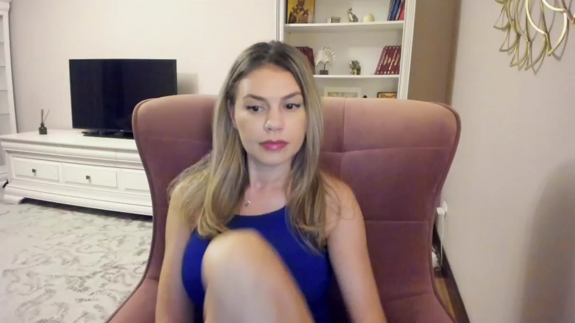 Gallery image thumbnail from Zamioculcas's myfreecams stream on, 08/05/2024, 22:31 image 14 of 20