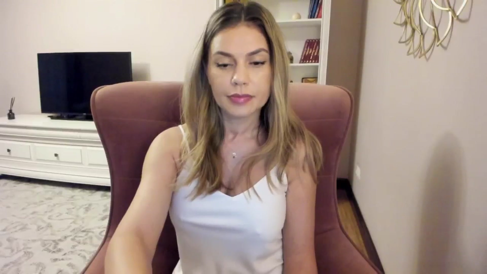 Gallery image thumbnail from Zamioculcas's myfreecams stream on, 08/08/2024, 03:24 image 16 of 20