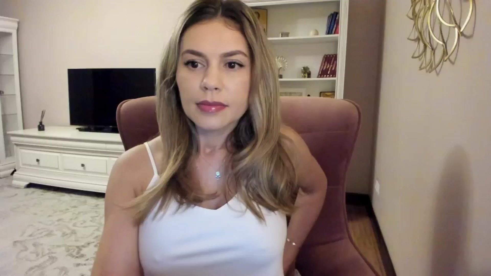 Gallery image thumbnail from Zamioculcas's myfreecams stream on, 08/08/2024, 03:24 image 2 of 20