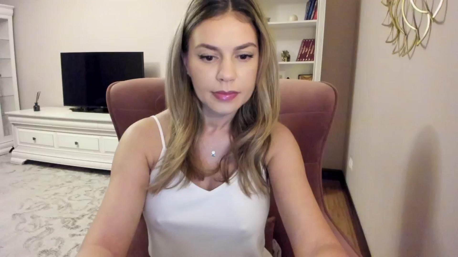 Gallery image thumbnail from Zamioculcas's myfreecams stream on, 08/08/2024, 03:24 image 3 of 20