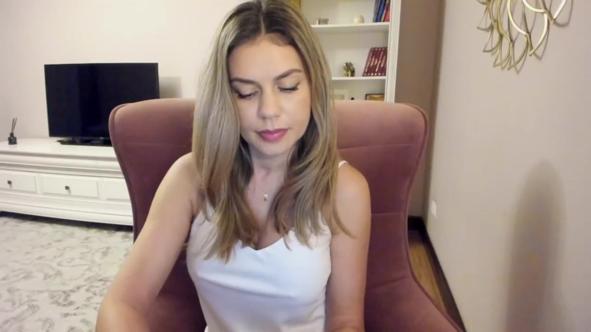 Gallery image thumbnail from Zamioculcas's myfreecams stream on, 08/08/2024, 03:24 image 14 of 20