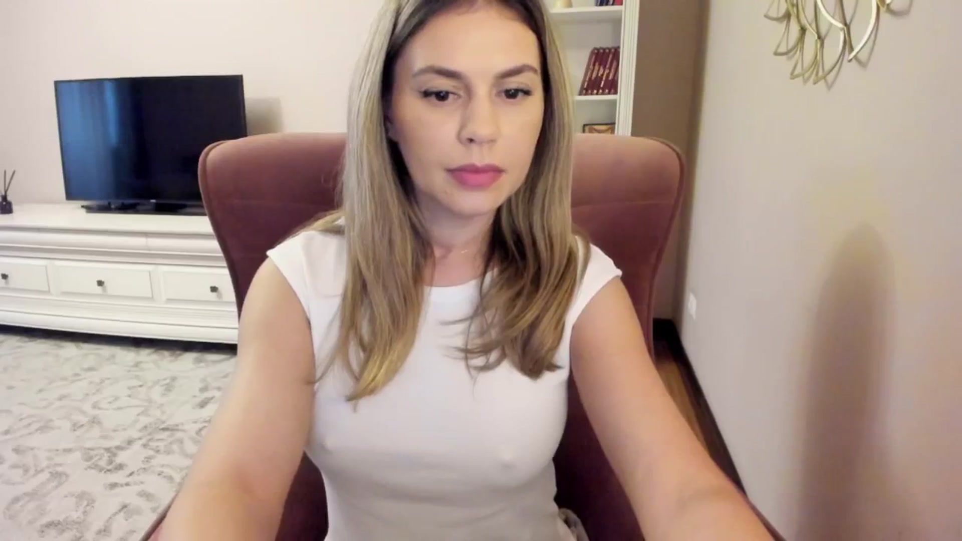 Gallery image thumbnail from Zamioculcas's myfreecams stream on, 08/10/2024, 05:07 image 17 of 20
