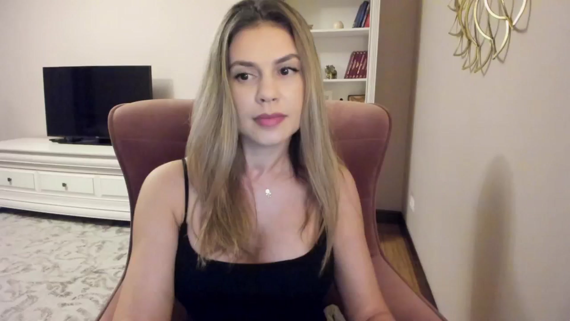 Gallery image thumbnail from Zamioculcas's myfreecams stream on, 08/12/2024, 21:30 image 1 of 20