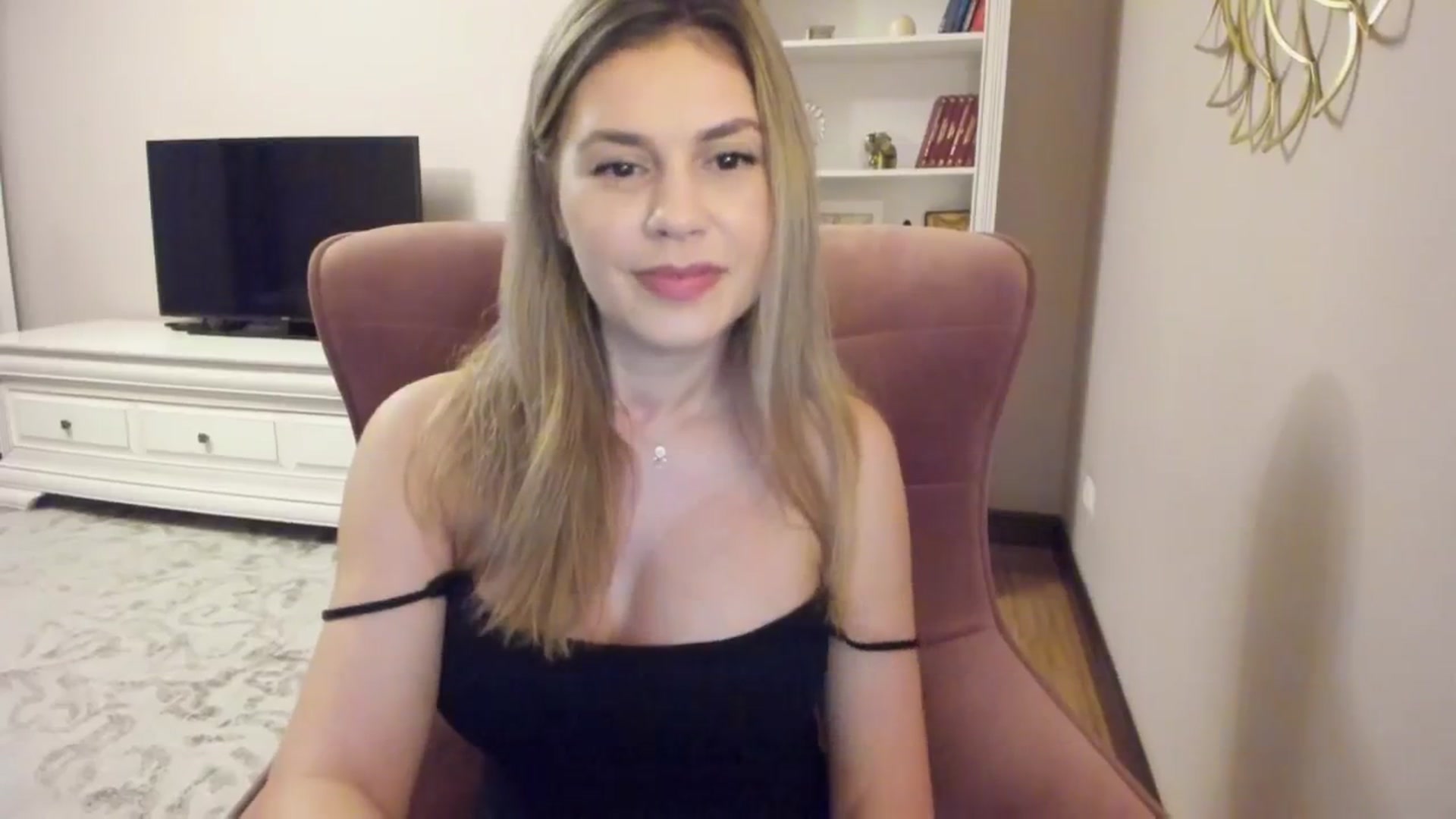 Gallery image thumbnail from Zamioculcas's myfreecams stream on, 08/12/2024, 21:30 image 11 of 20